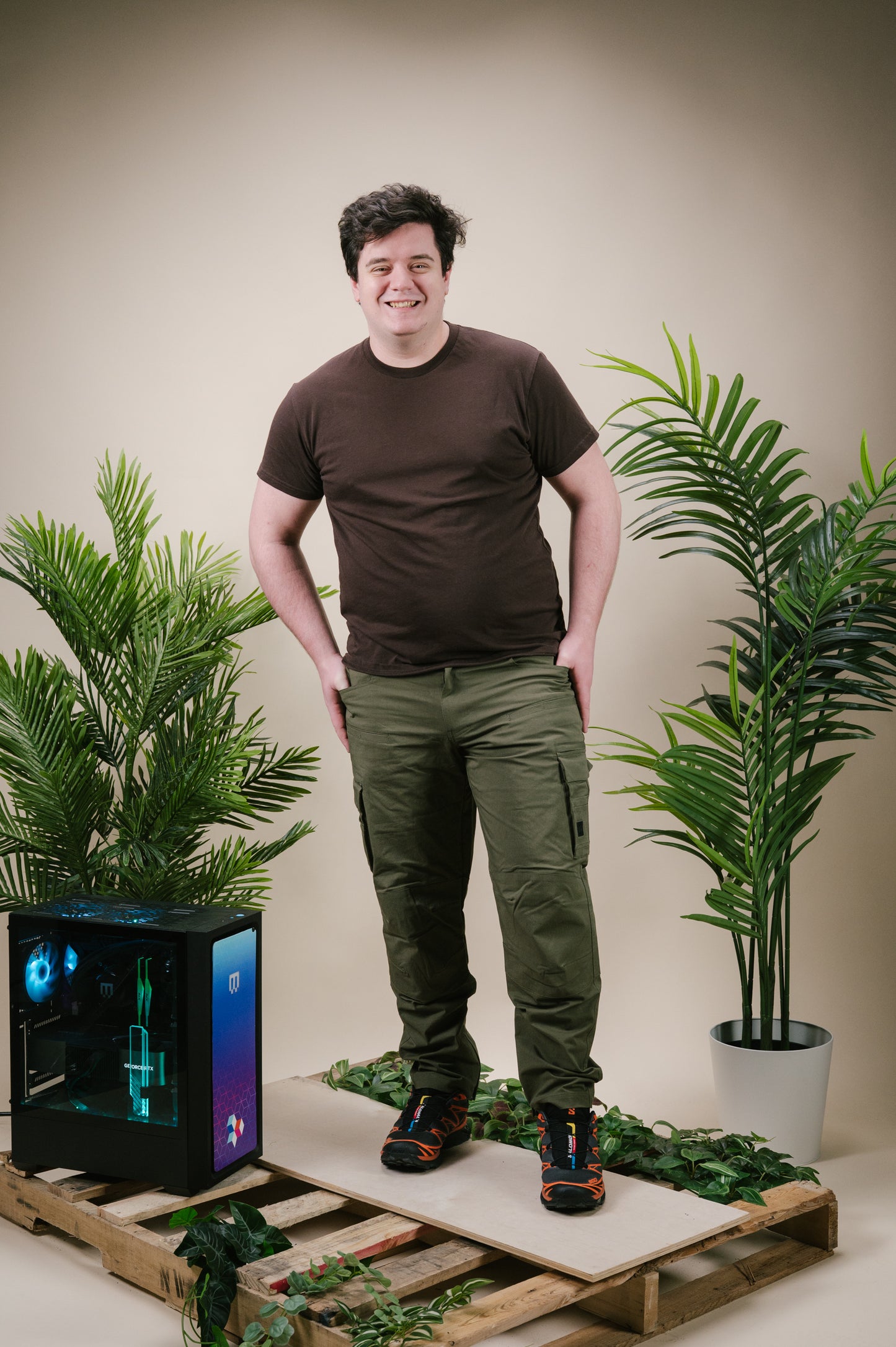 Model: Elijah, Size: Regular 38", Height: 5’9”/175cm