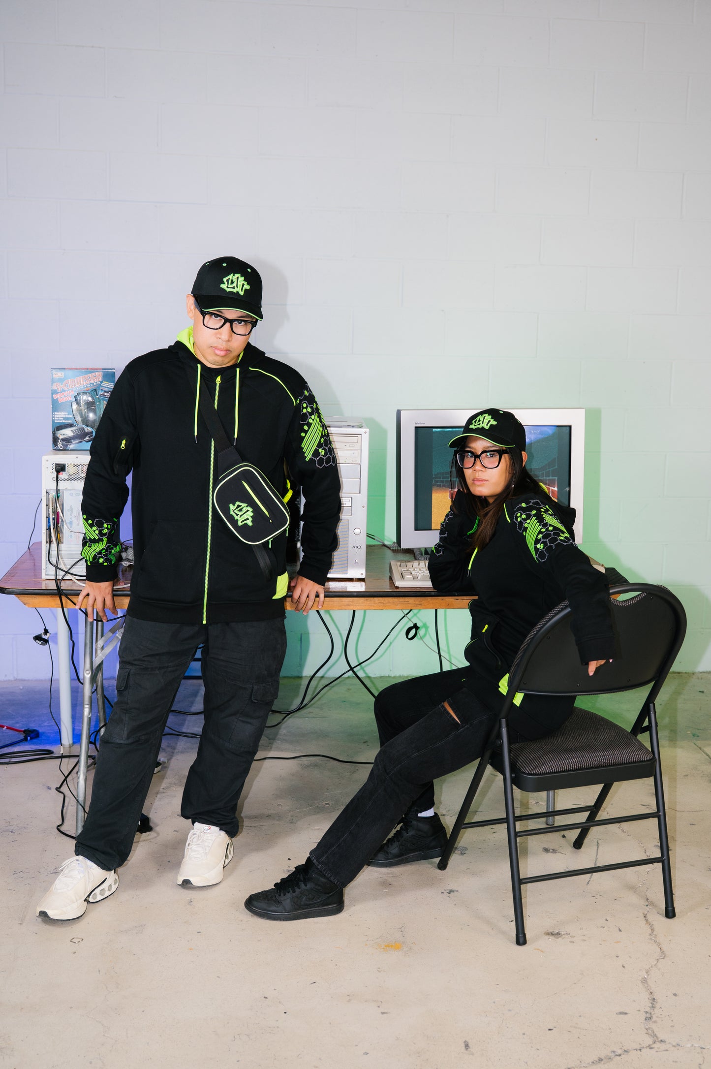 Models: Arthur, Size: Large, Height: 5’8”/173cm | Ashley, Size: Small, Height: 5’2”/157cm