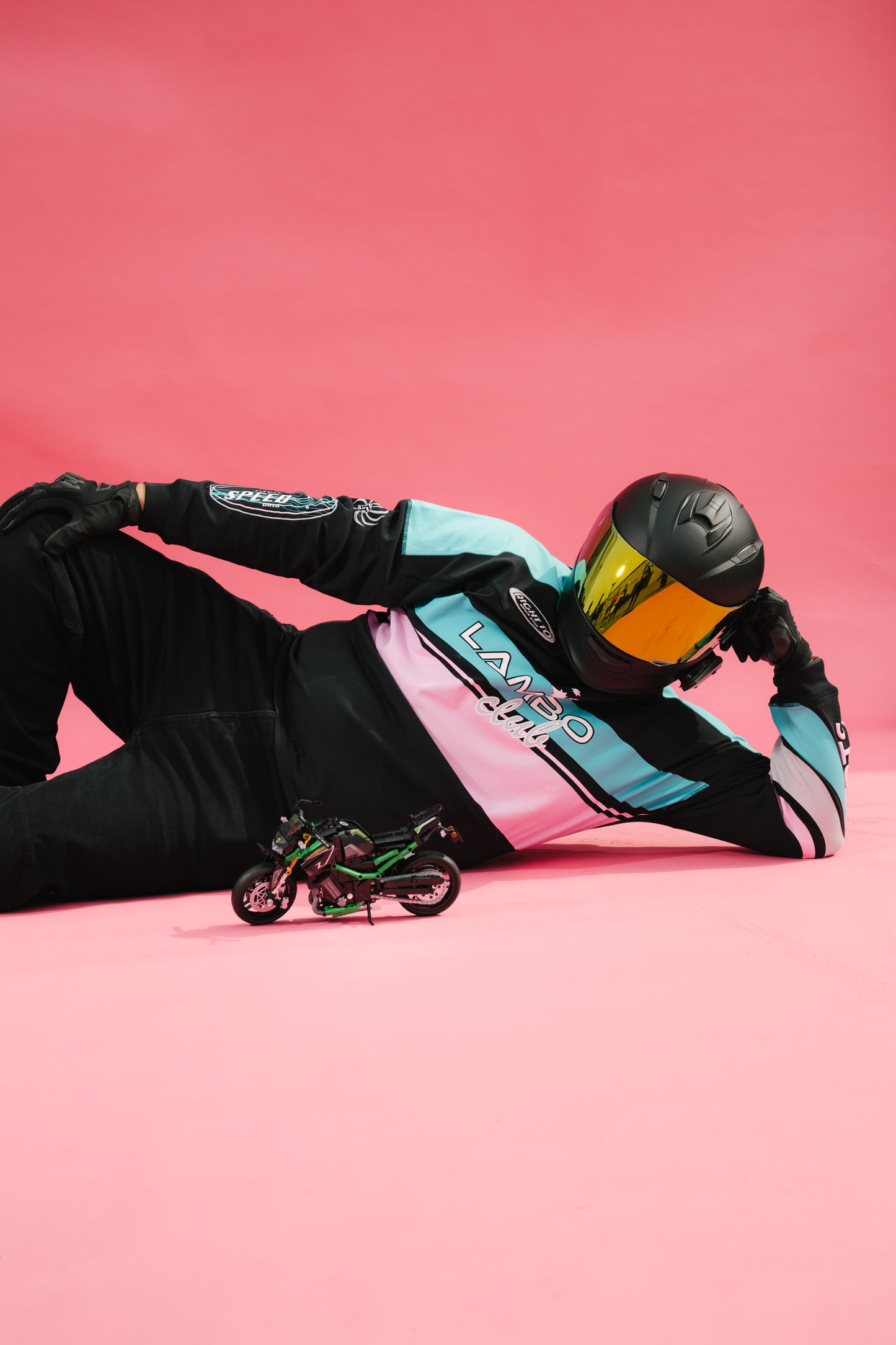 Model: Ryan, Size: X-Large, Height: 5’11”/180cm