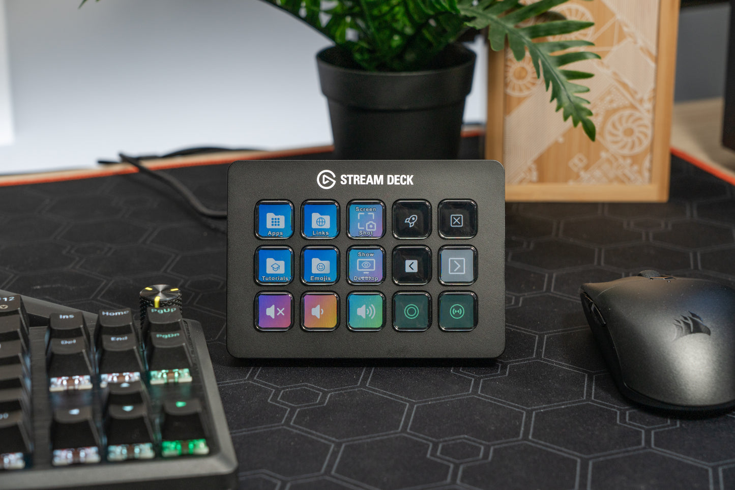MCM Room Solution & Elgato Stream Deck Bundle