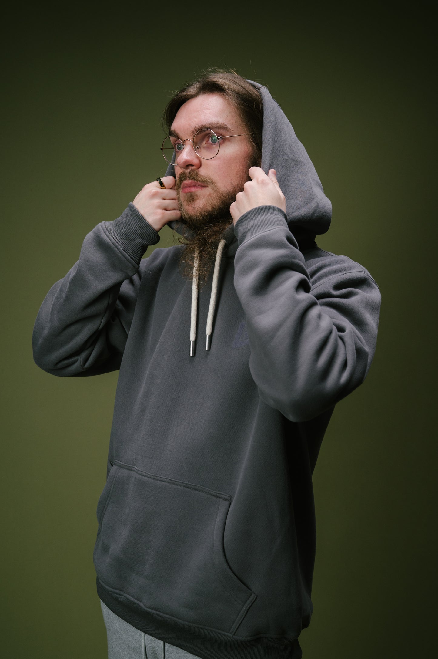 Model: Sven, Size: Large, Height: 6’/183cm