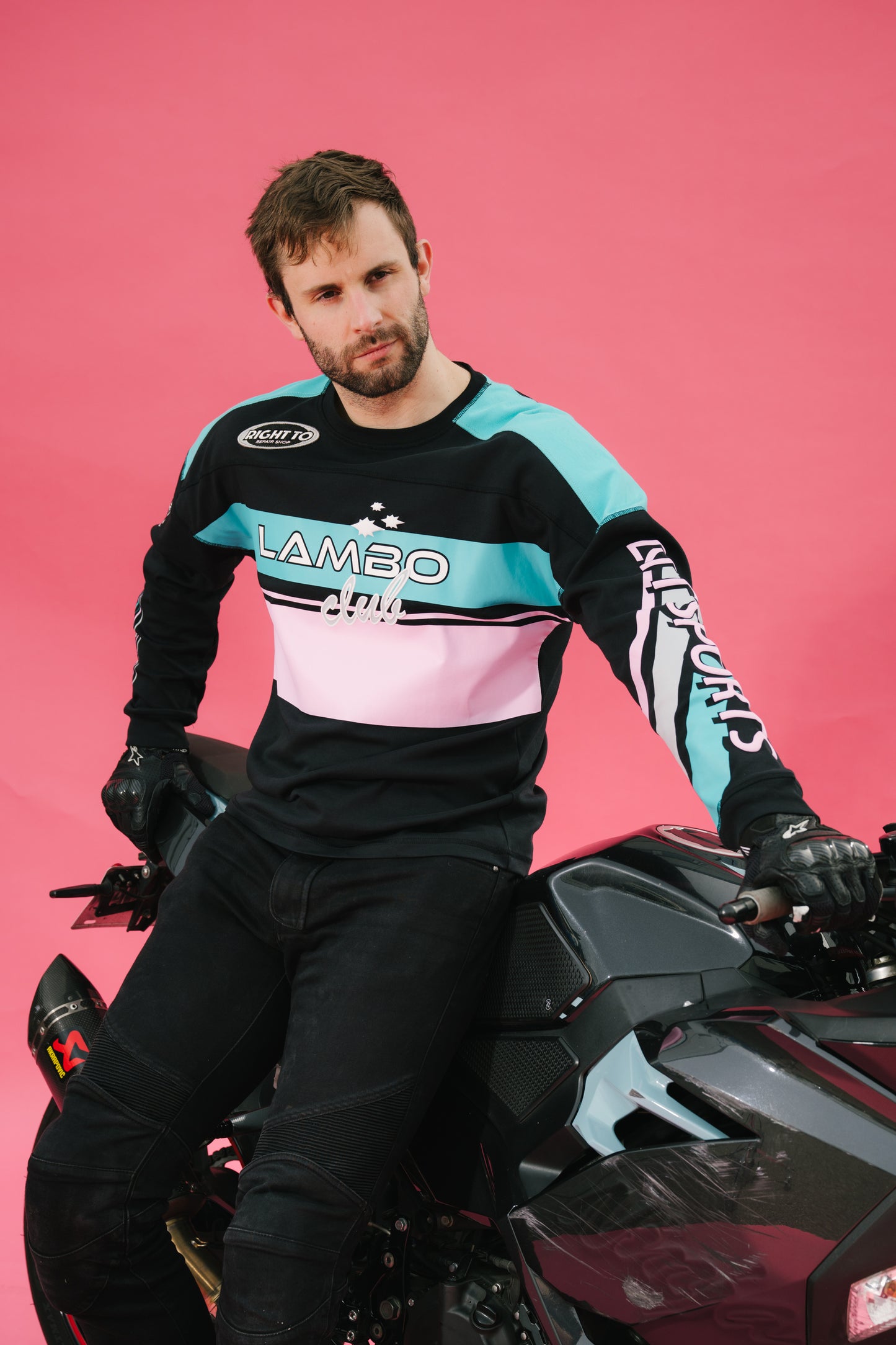 Model: Tynan, Size: Medium, Height: 6’4”/193cm