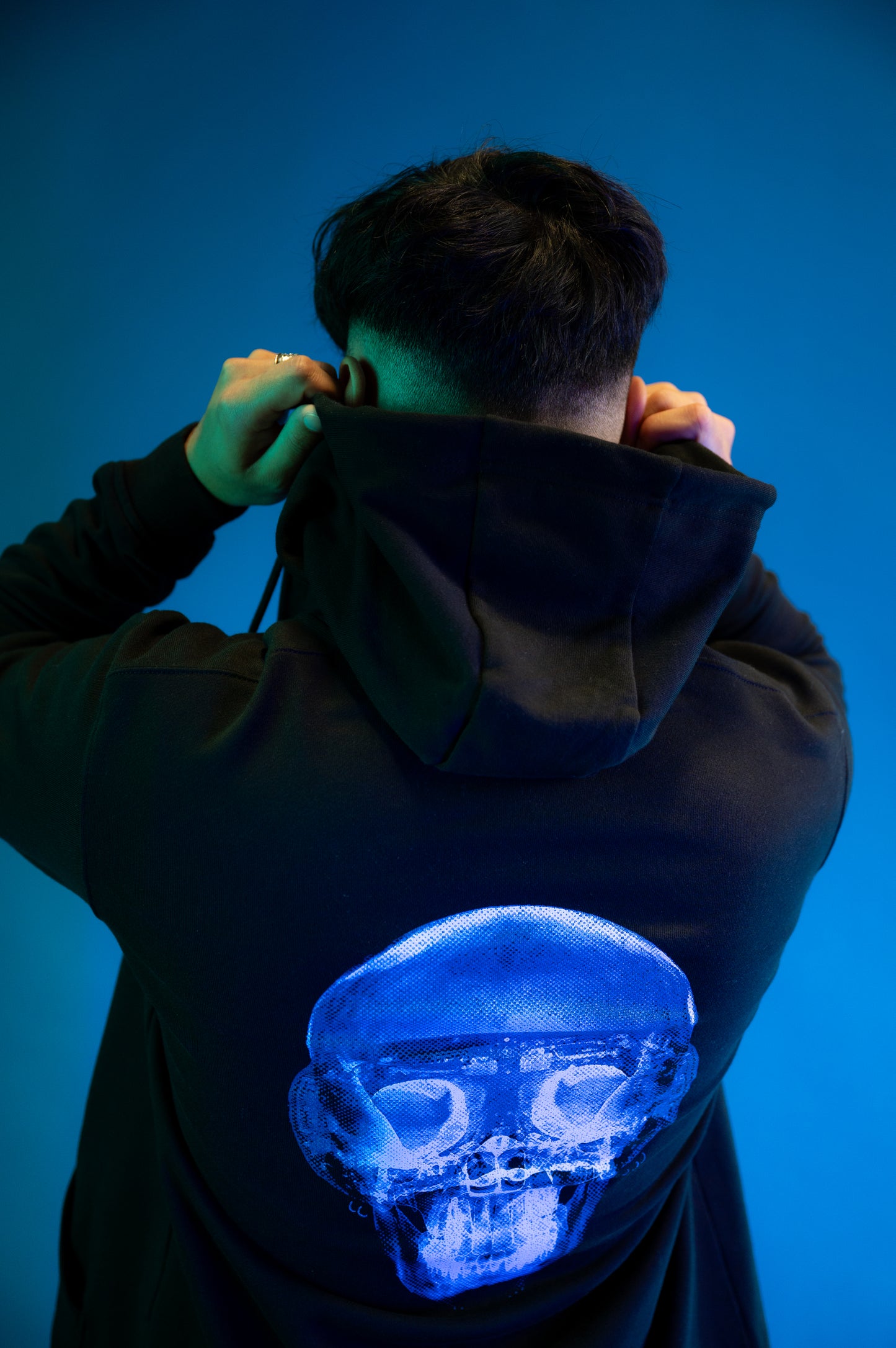 Model: Conor, Size: Medium, Height: 5’11”/180cm