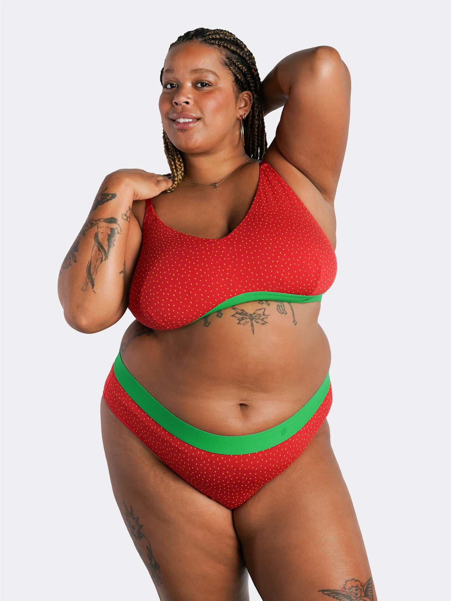 Model size: 2XL (top and bottom)