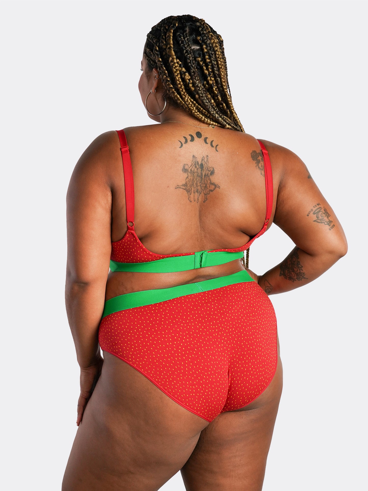 Model size: 2XL (top and bottom)