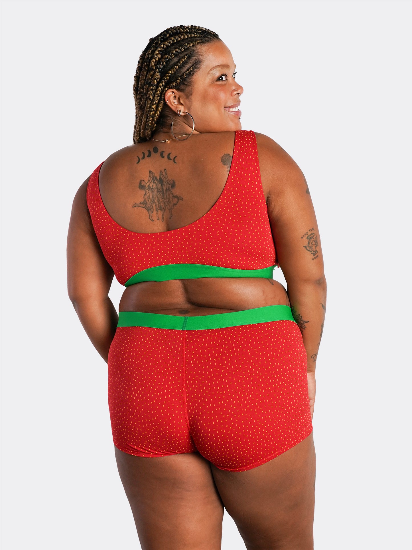 Model size: 2XL (top and bottom)
