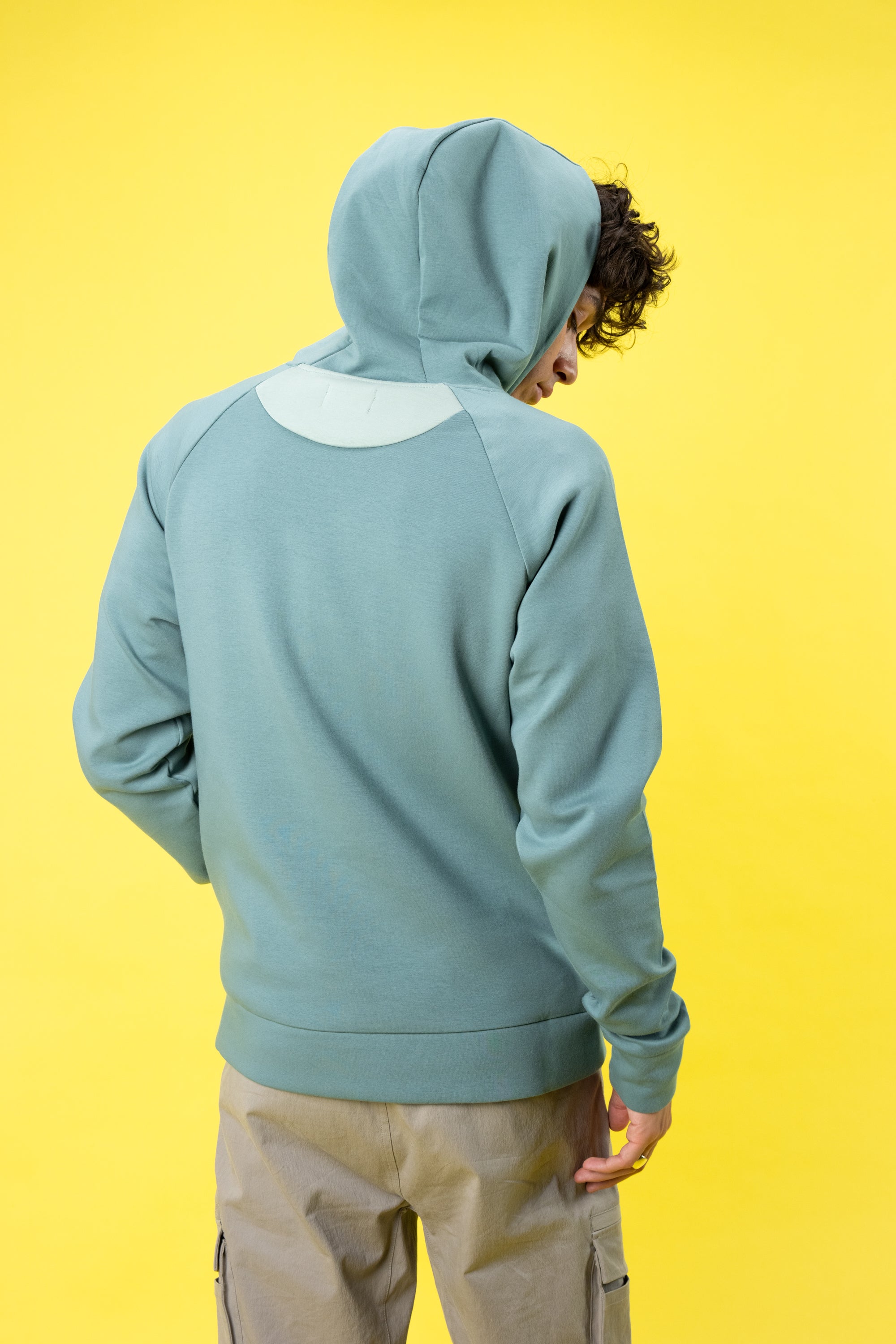Model: Mateo, Size: Medium, Height” 6’1”/185cm