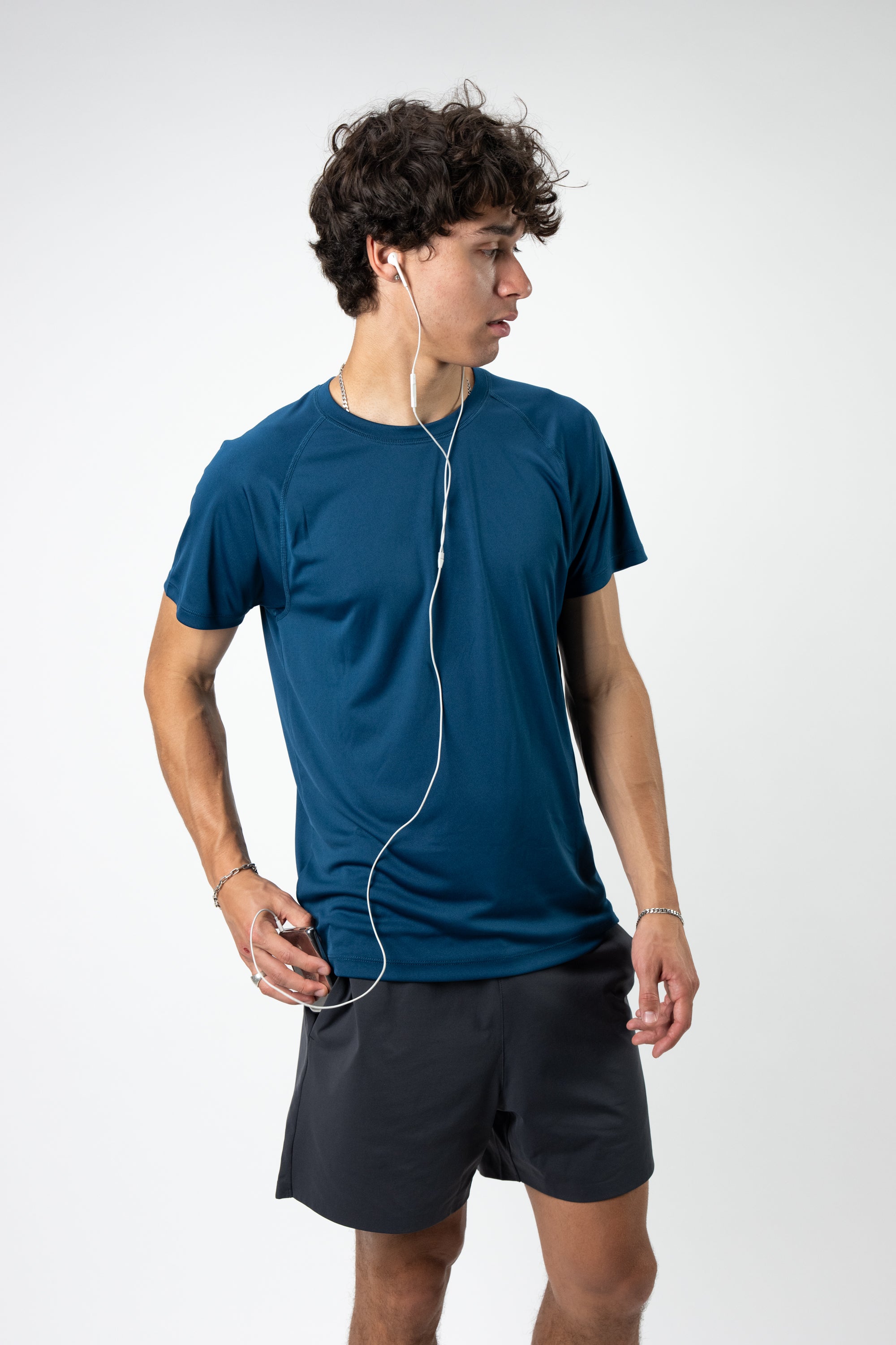 Model: Mateo, Size: Medium, Height” 6’1”/185cm