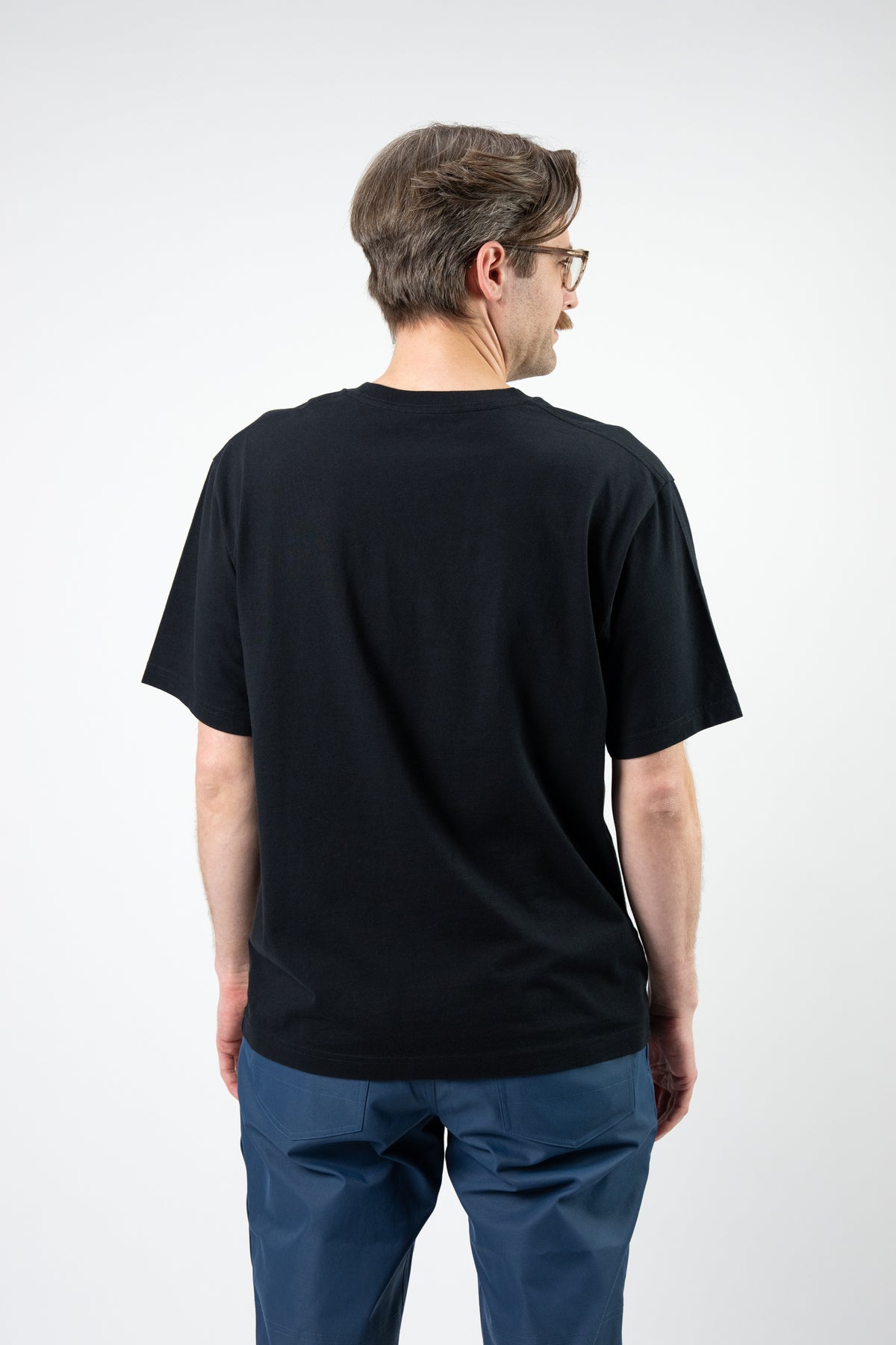 Model: Riley, Size: Medium, Height: 6’1”/185cm #color_black