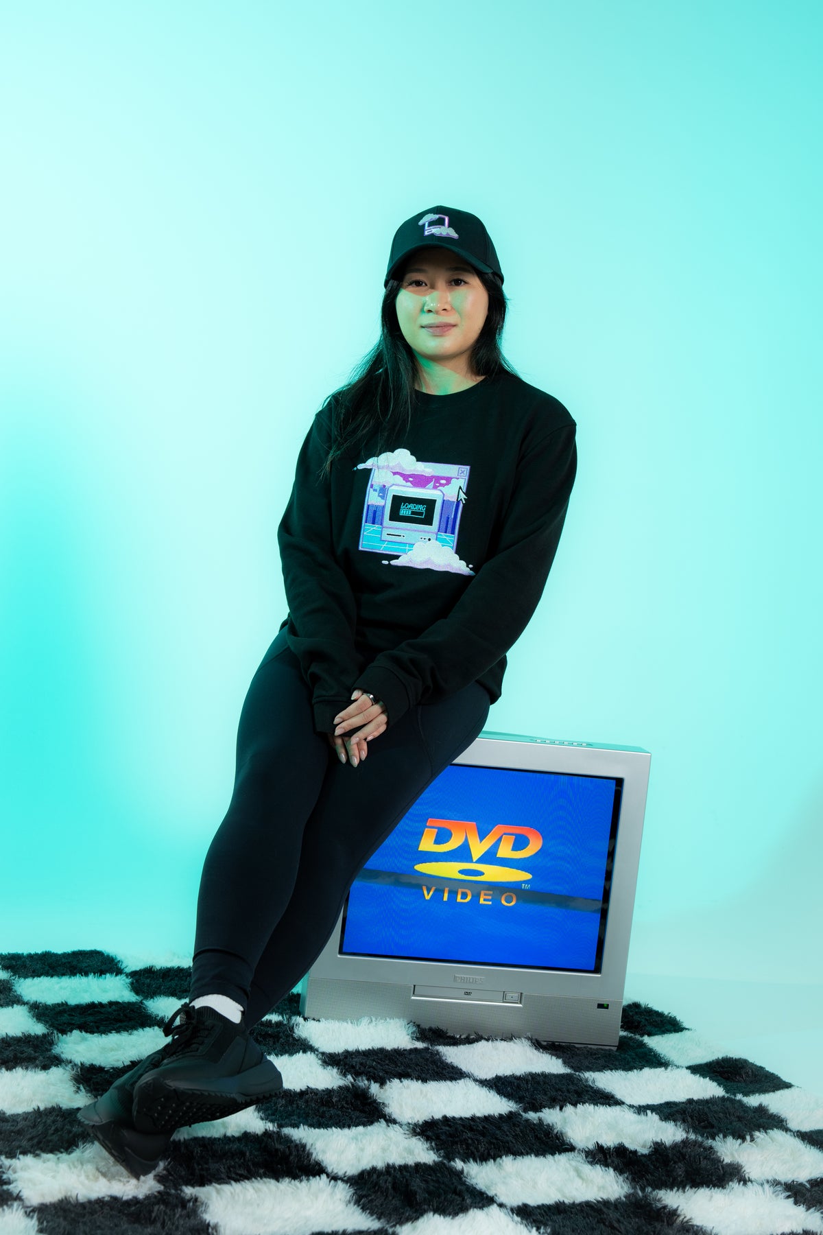 Model: Nicole Y, Hat Size: Medium, Height: 5'1"/155cm
