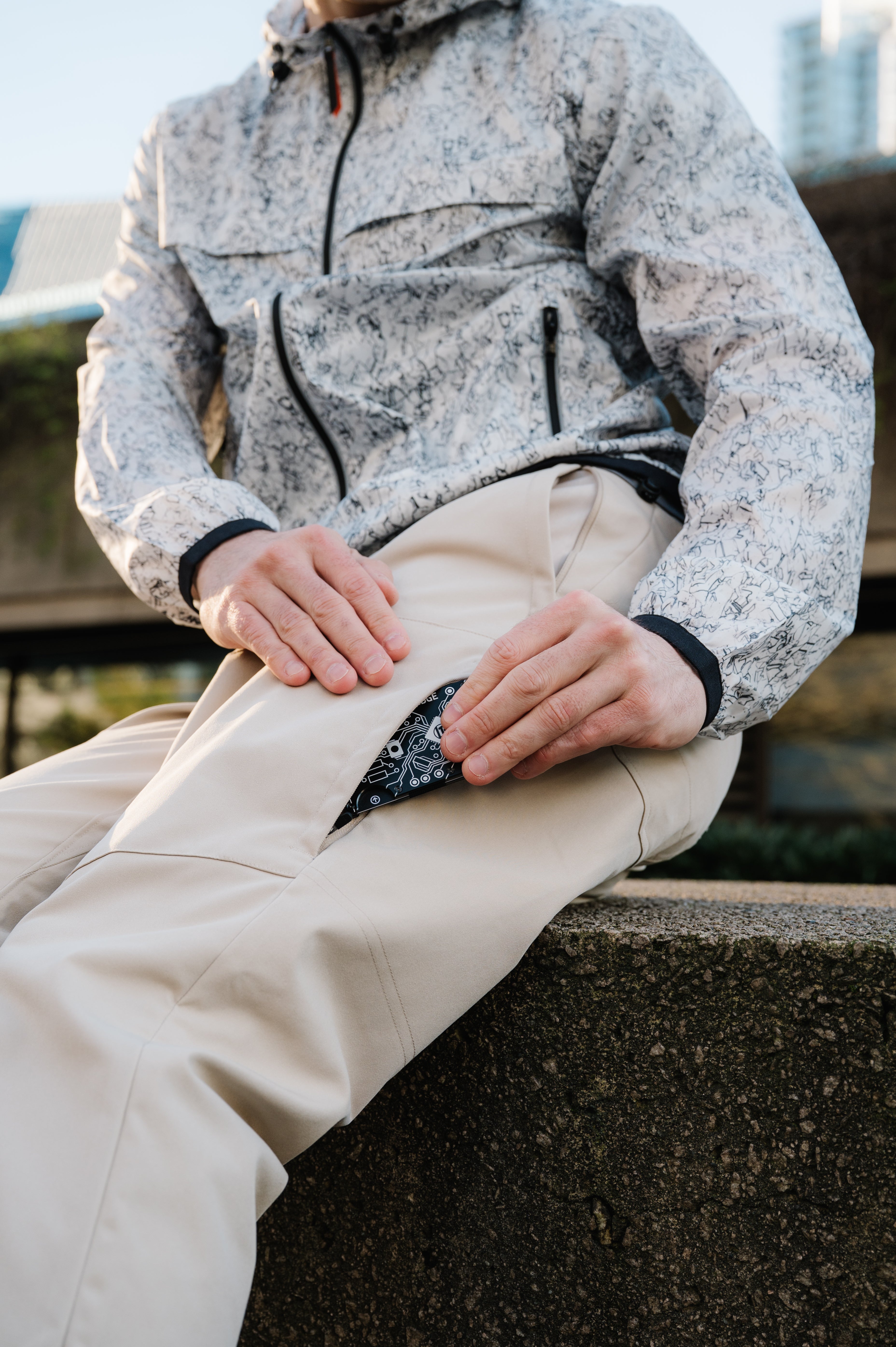 Model: Andy O, Size: 32" Regular, Height 6’/183cm