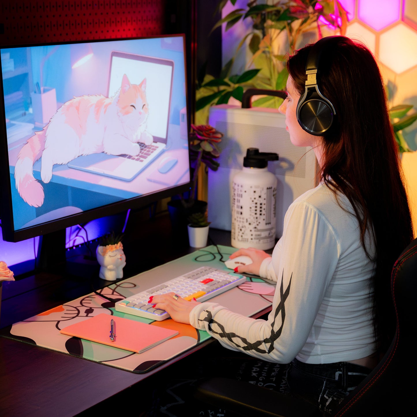 Linus Cat Tips Desk Pad