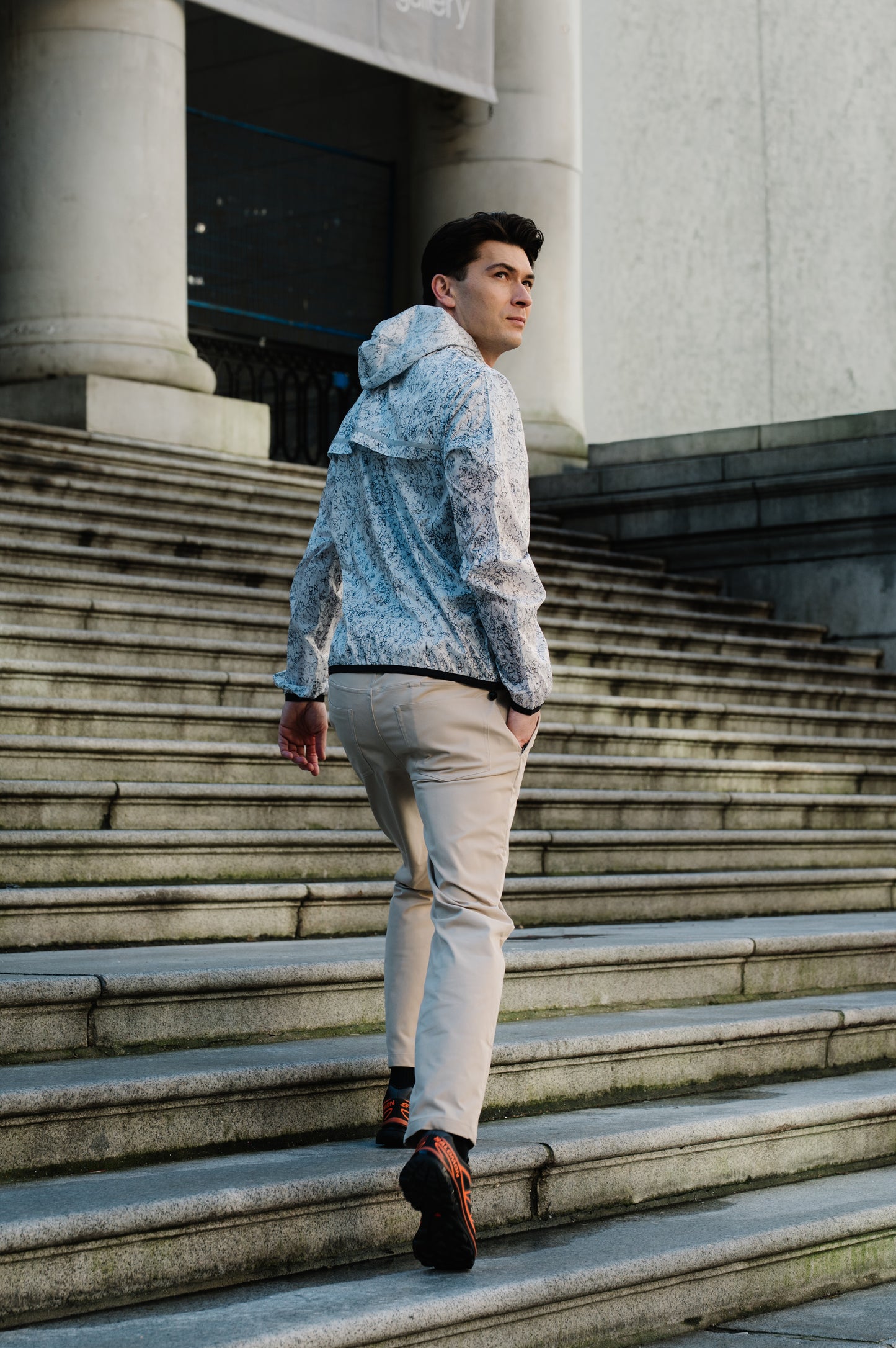 Model: Andy O, Size: 32" Regular, Height 6’/183cm