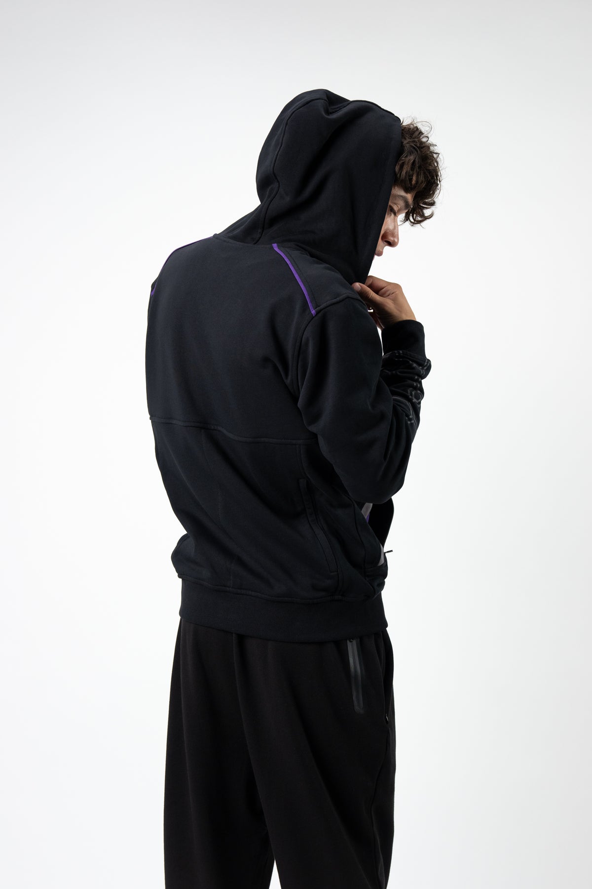 Model: Mateo, Height: 6'1½", Size: Medium 