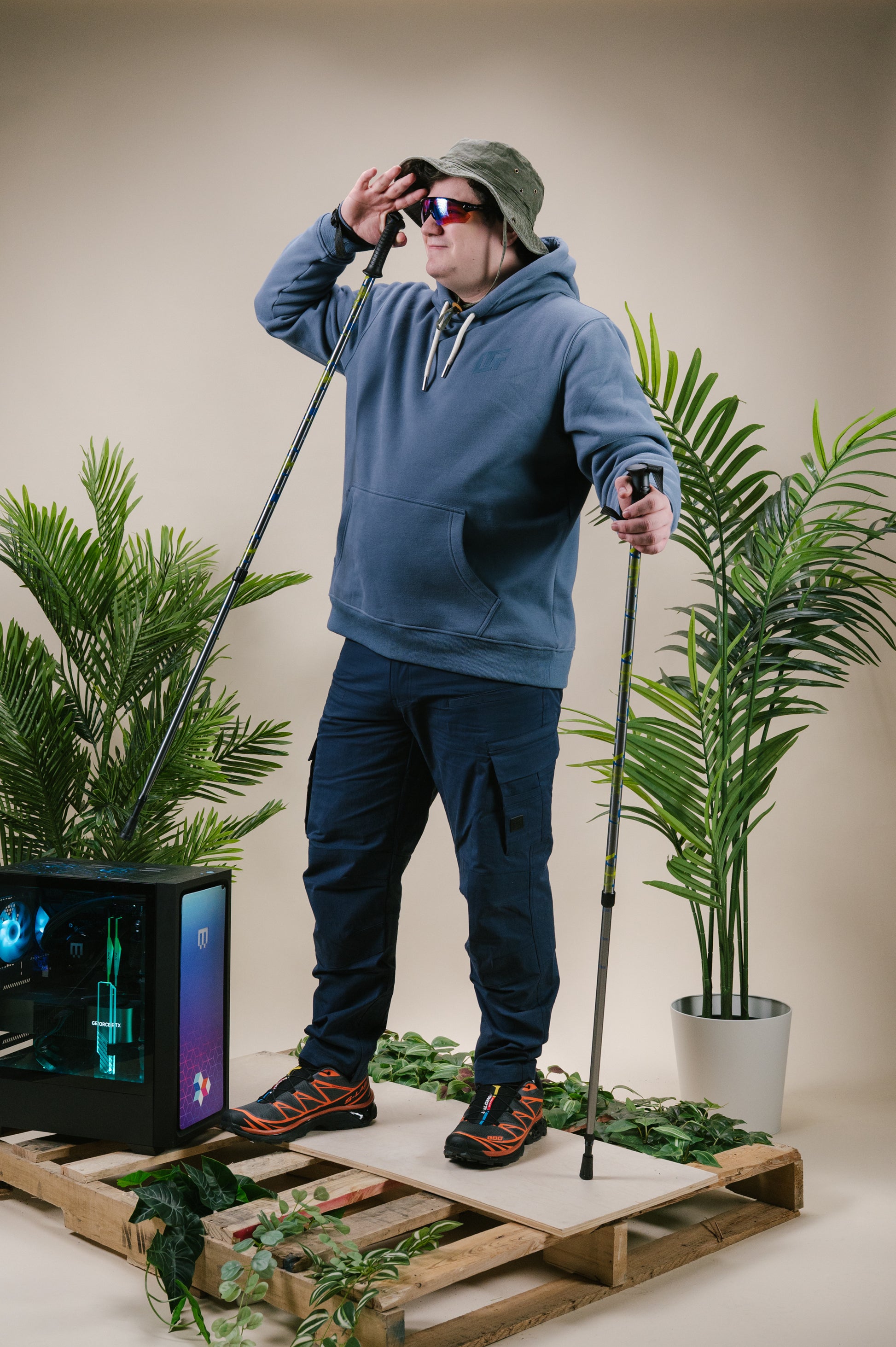 Model: Elijah, Size: Regular 38", Height: 5’9”/175cm