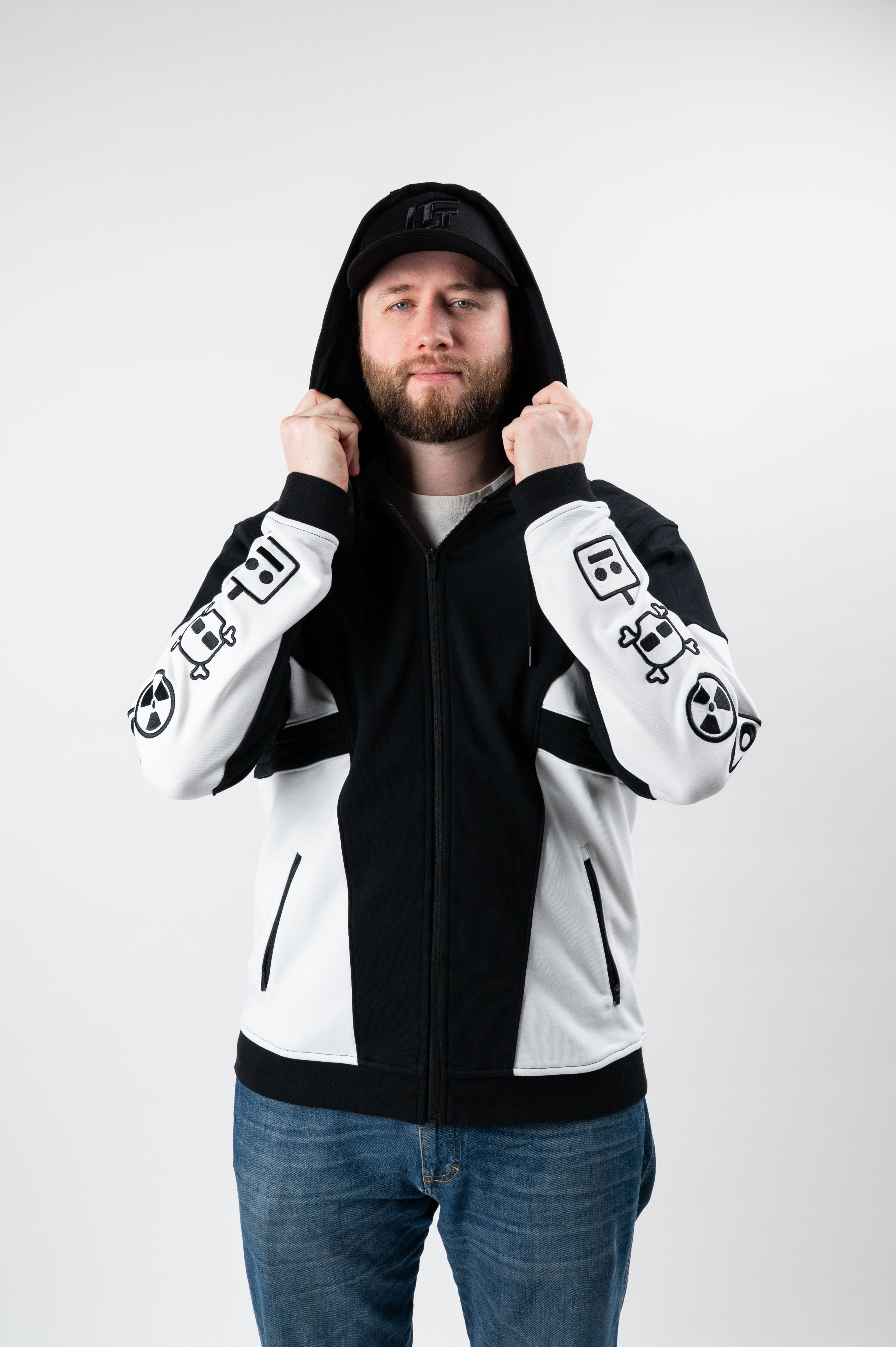 Model: Reece, Size: Large, Height:6’3”/190cm