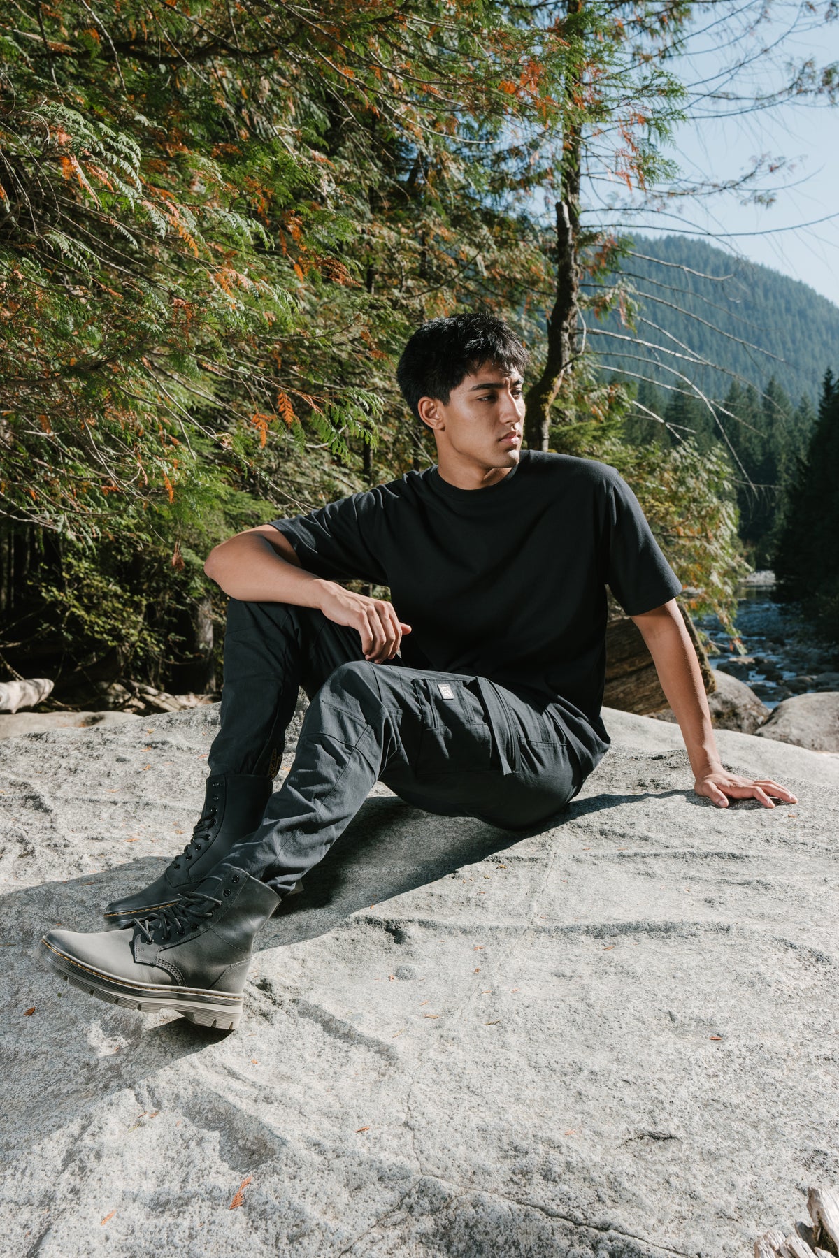 Model: Vikram, Size: Medium, Height: 6'2¾"/190cm #color_black