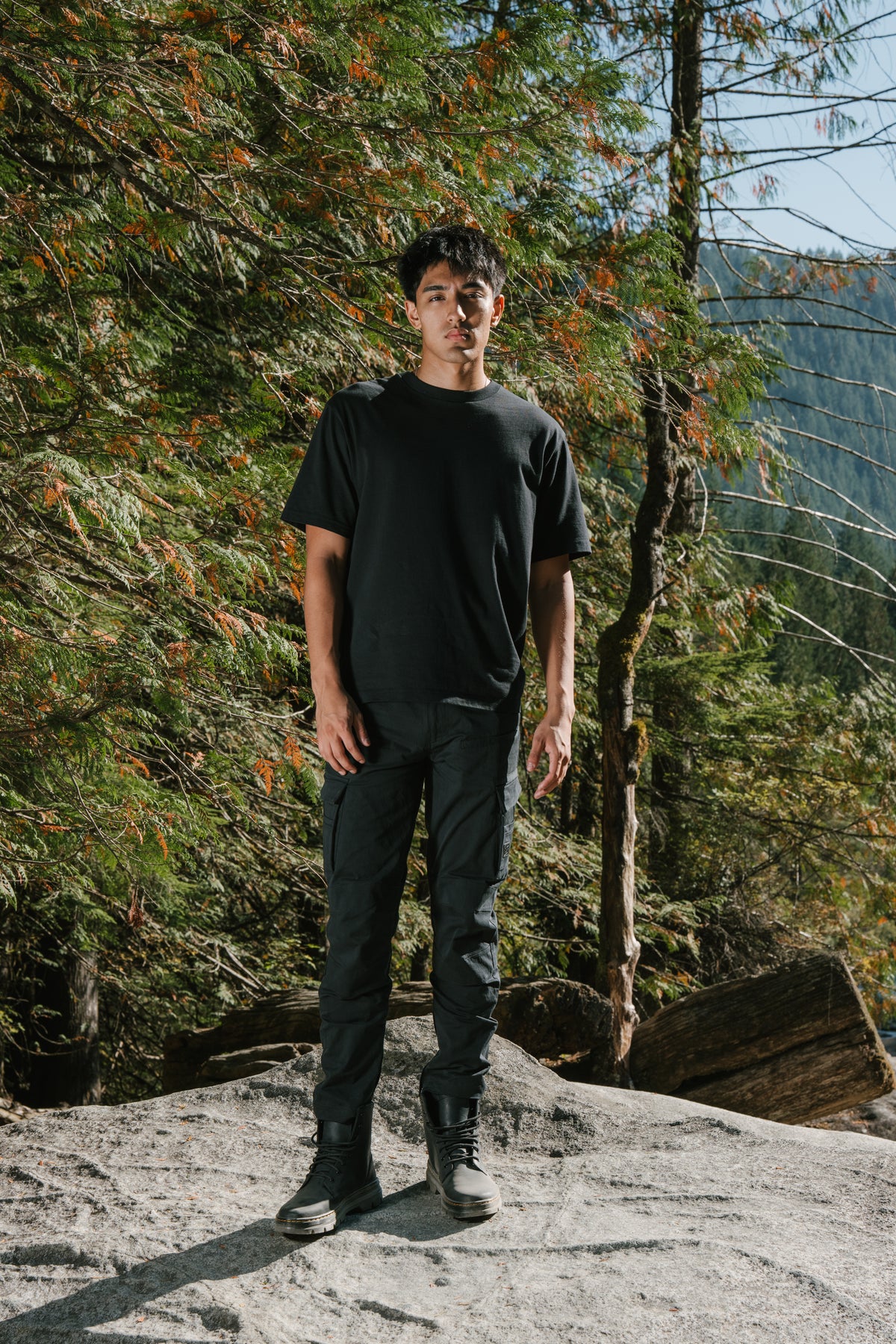 Model: Vikram, Size: Medium, Height: 6'2¾"/190cm #color_black