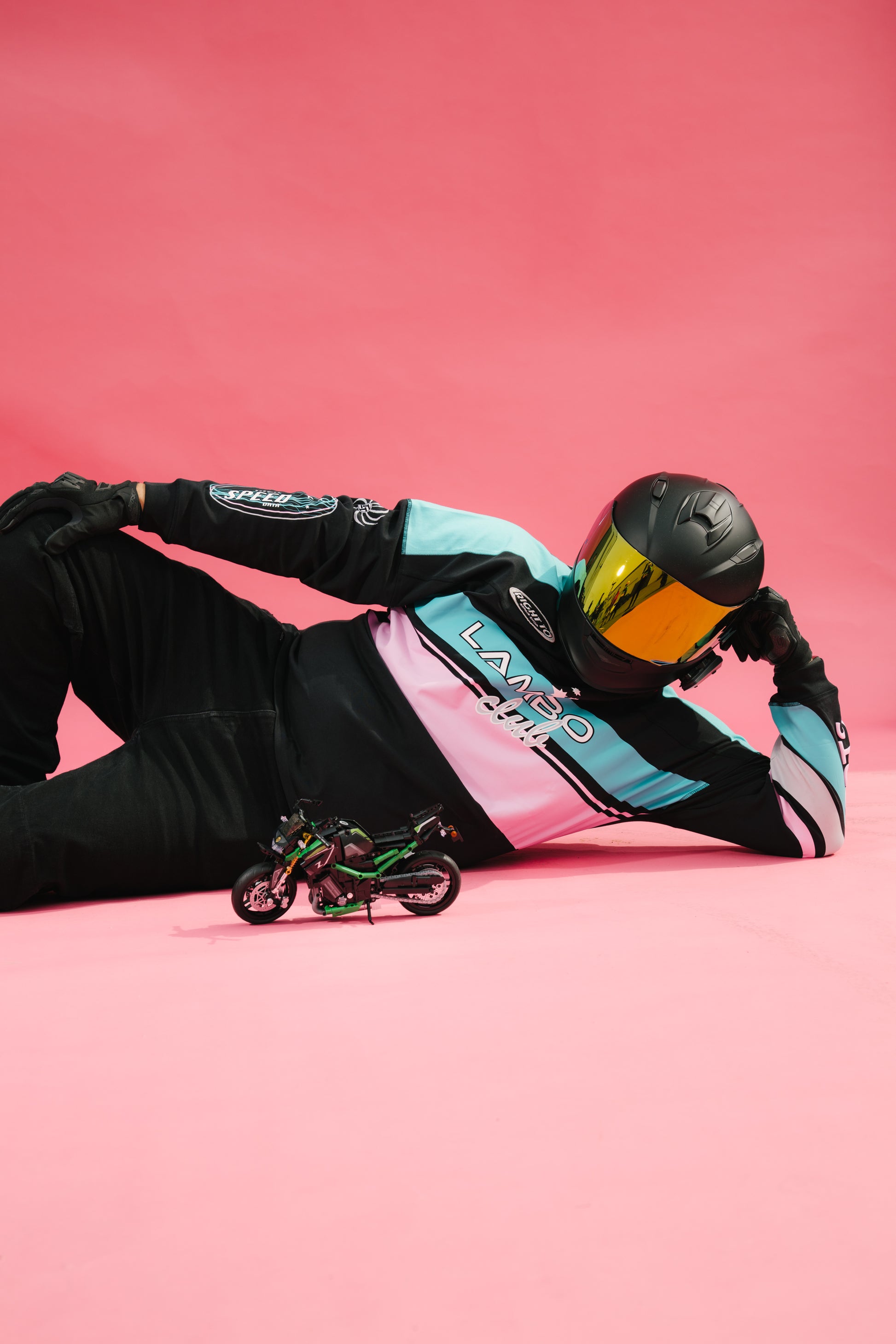 Model: Ryan, Size: X-Large, Height: 5’11”/180cm