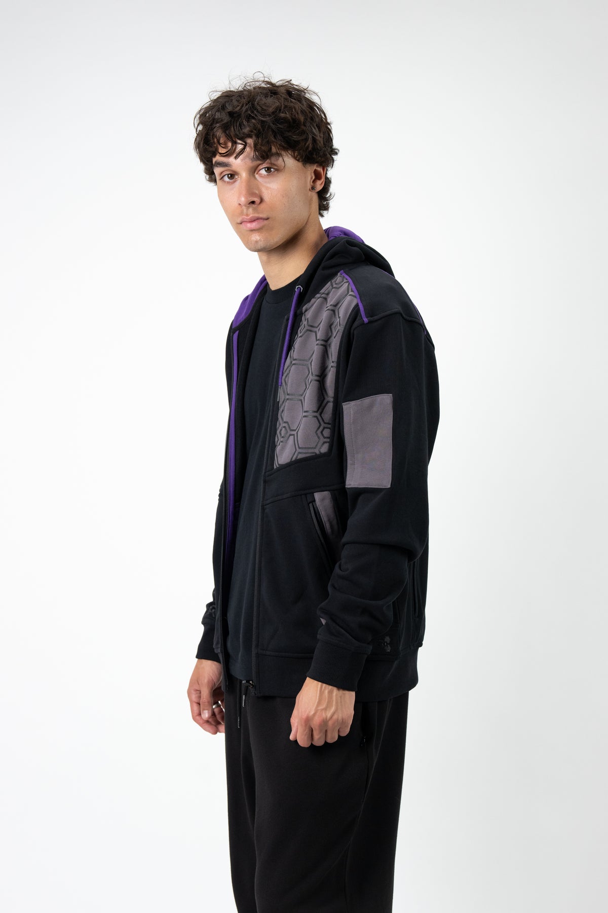 Model: Mateo, Height: 6'1½", Size: Medium 