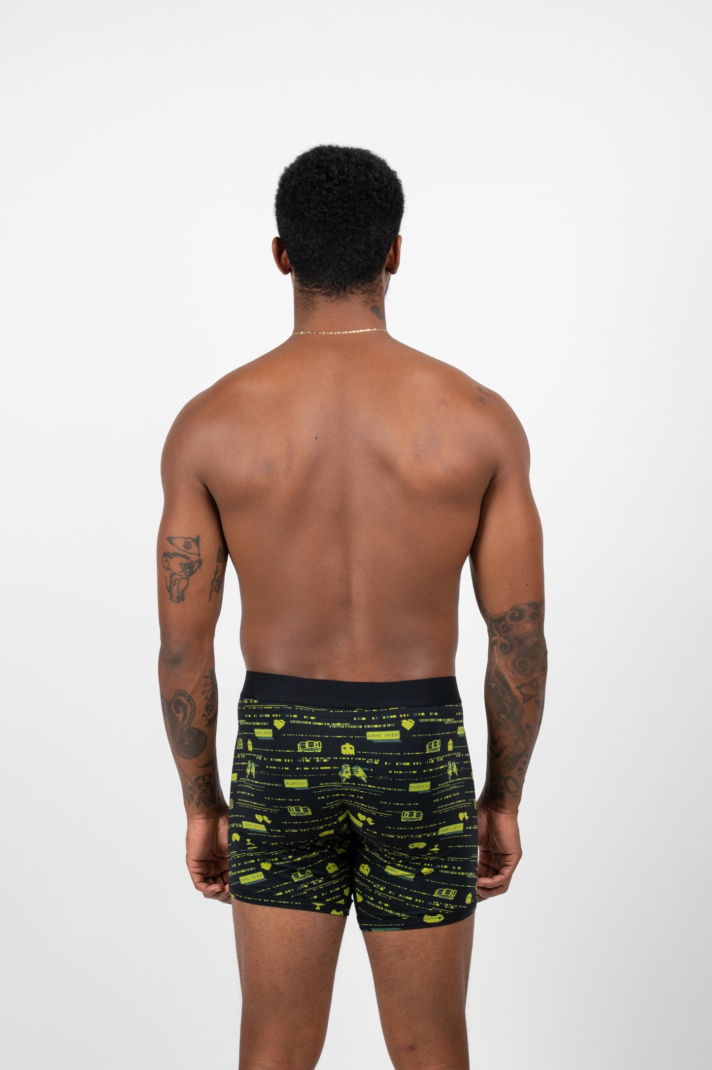 Model: Will, Size: Medium, Height: 5’10”/179cm