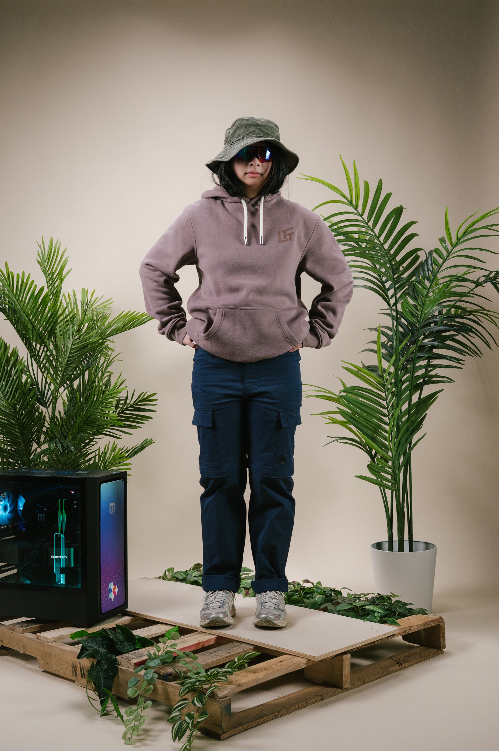 Model: Sammi, Size: Medium, Height: 5’2 1/2”/159cm