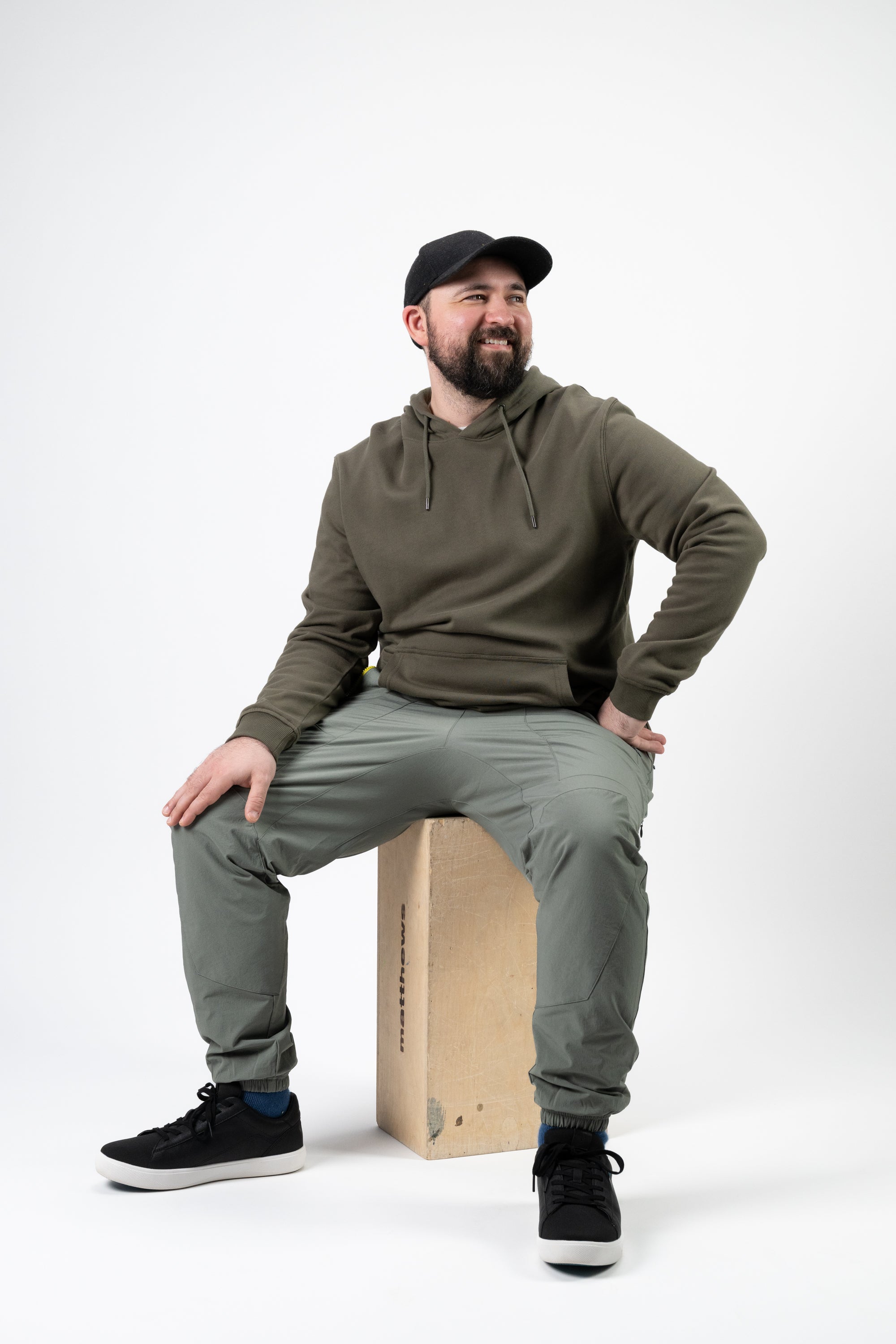 Model: Plouffe, Size: Large, Height: 5’7”/170cm