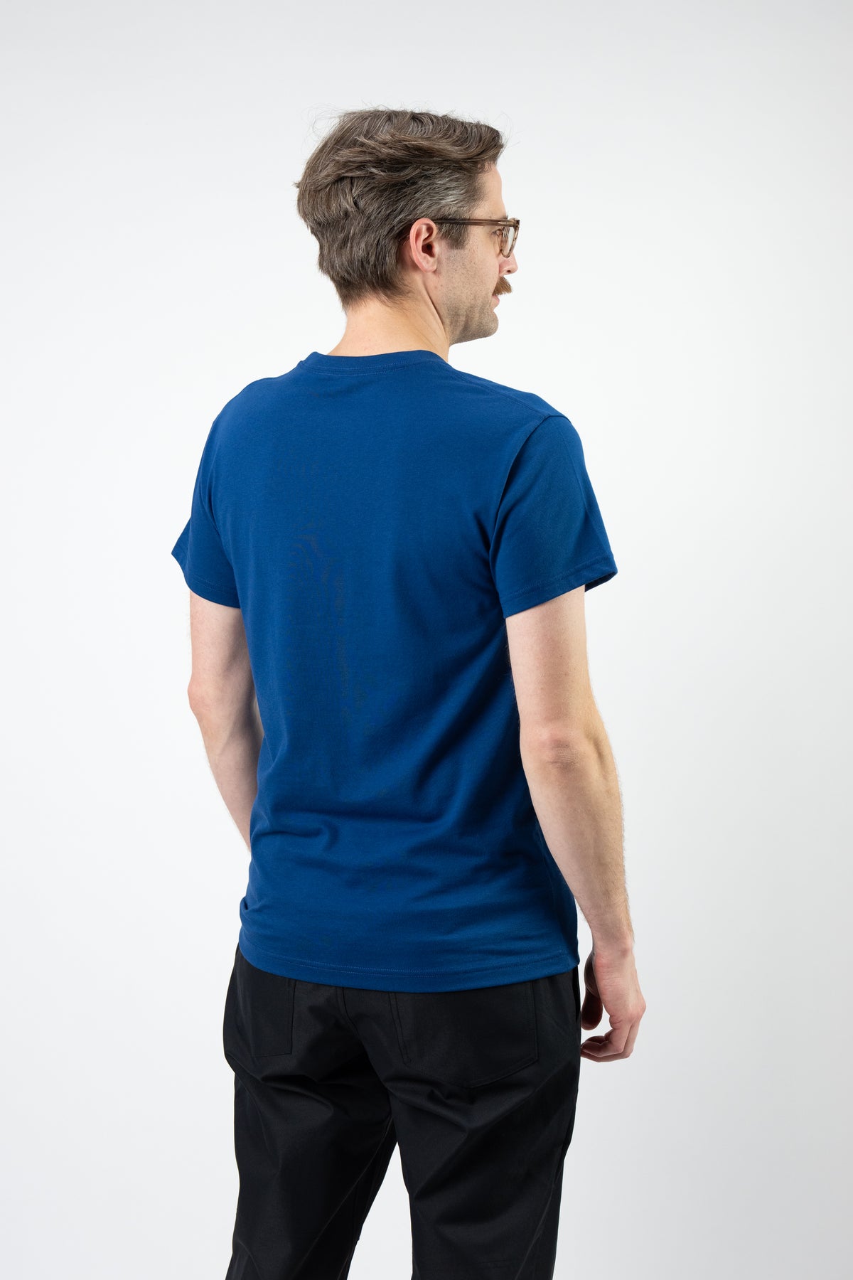 Model: Riley, Size: Medium, Height: 6’1”/185cm #color_navy peony