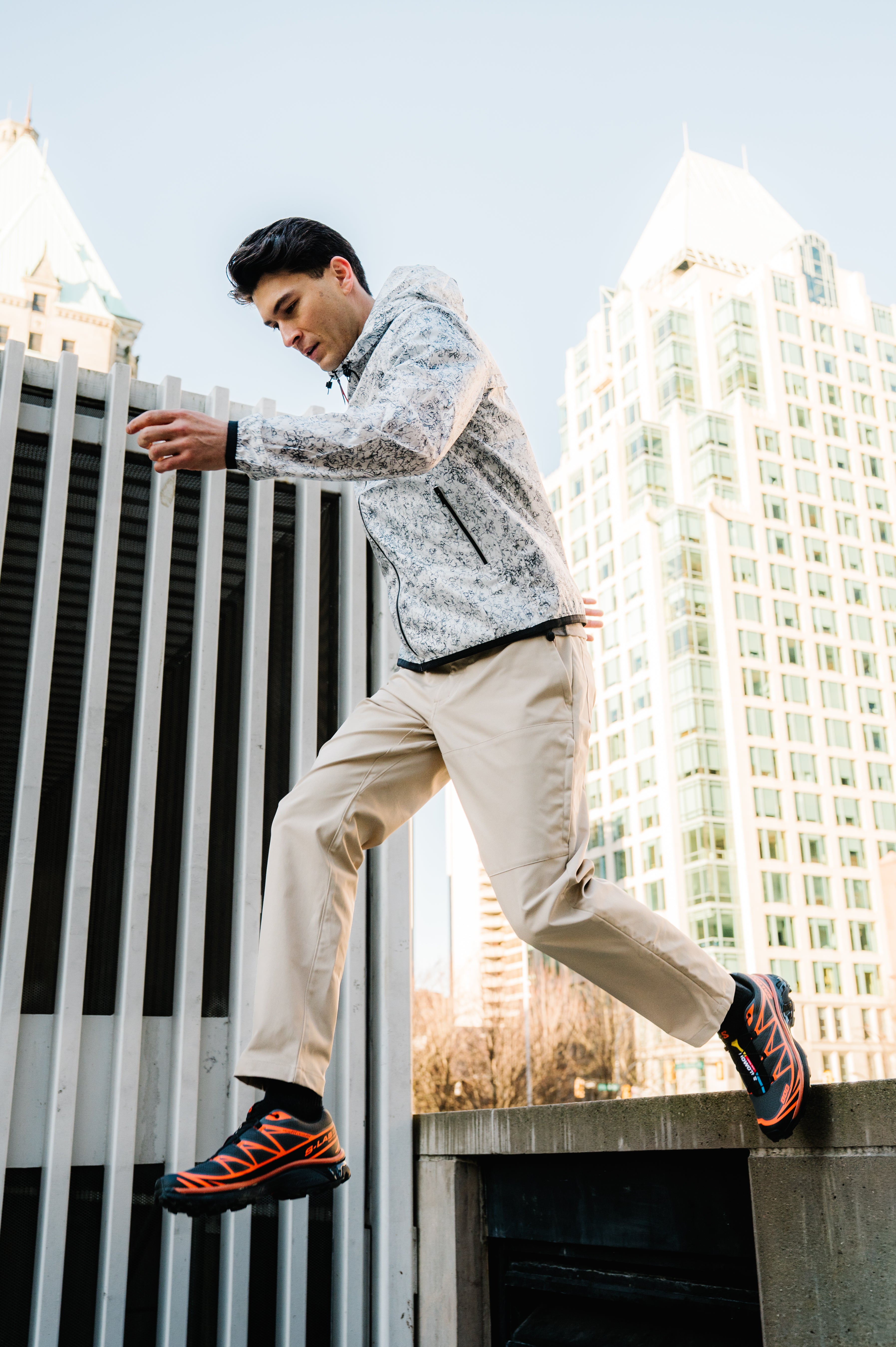 Model: Andy O, Size: 32" Regular, Height 6’/183cm