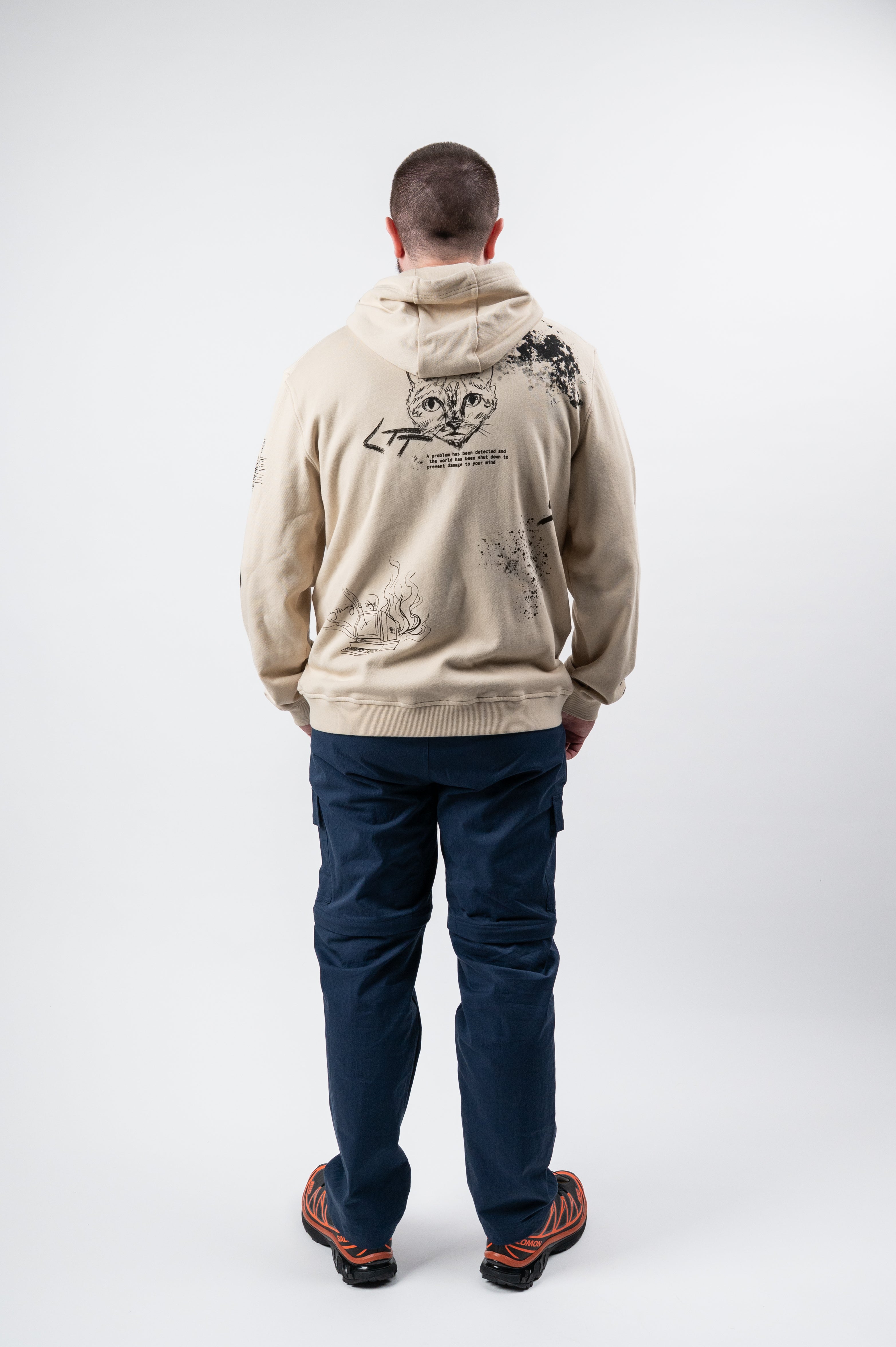 Model: Jamie: Size: Large, Height: 5’11”/180cm