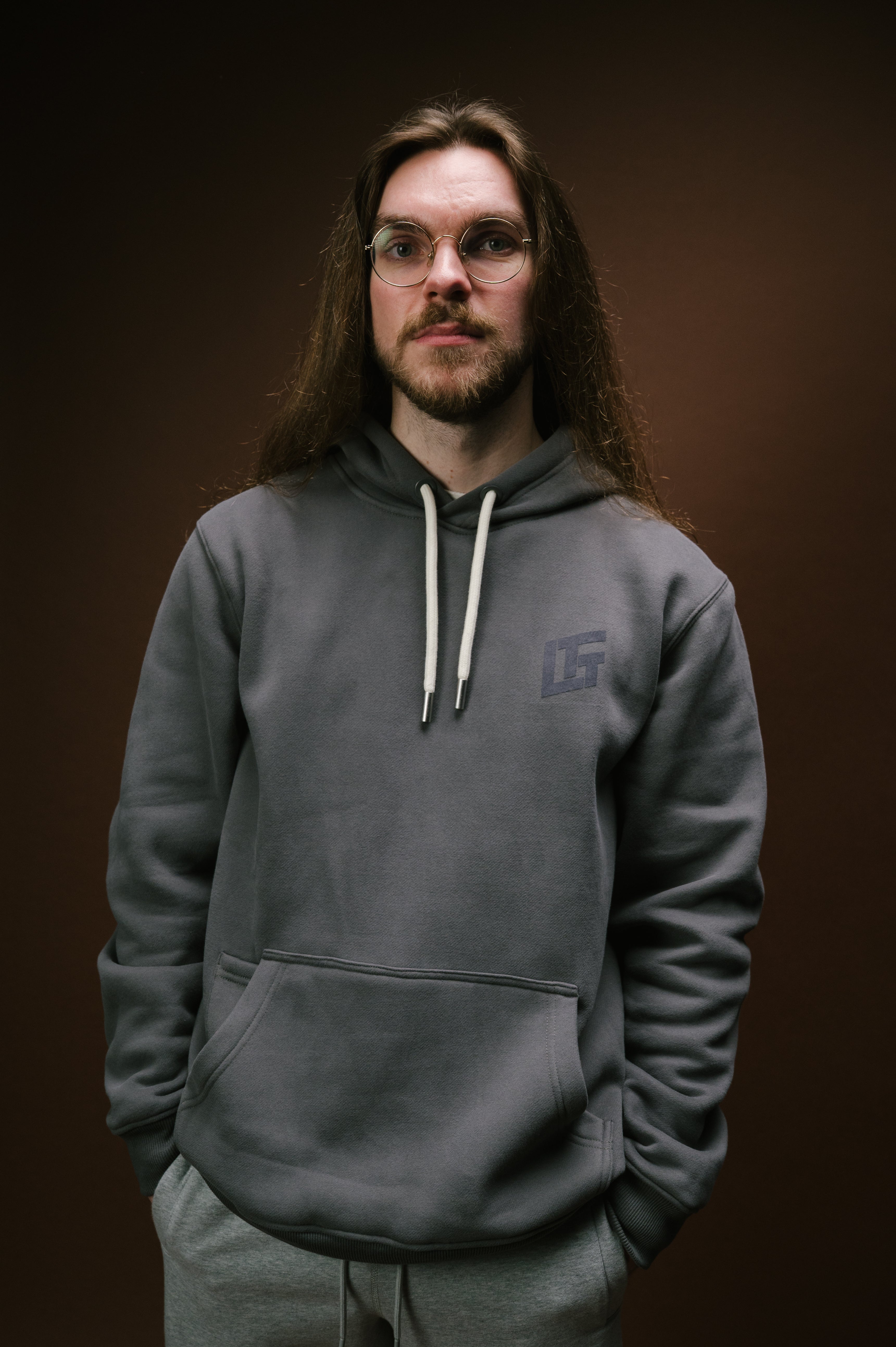 Model: Sven, Size: Large, Height: 6’/183cm