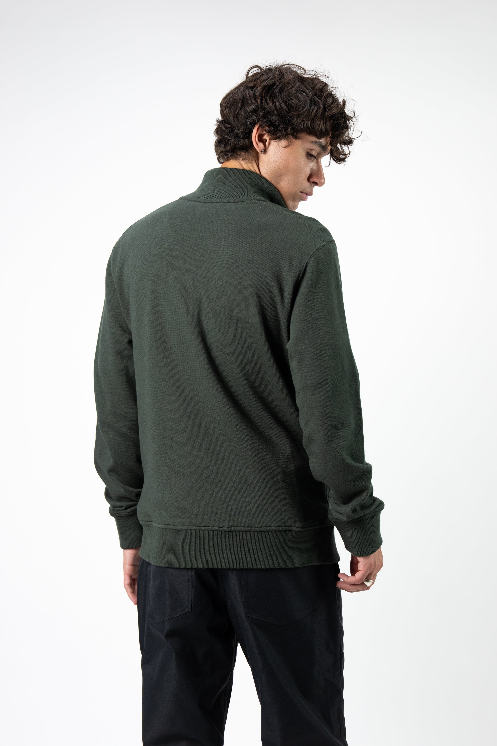 Model: Mateo, Size: Medium, Height” 6’1”/185cm
