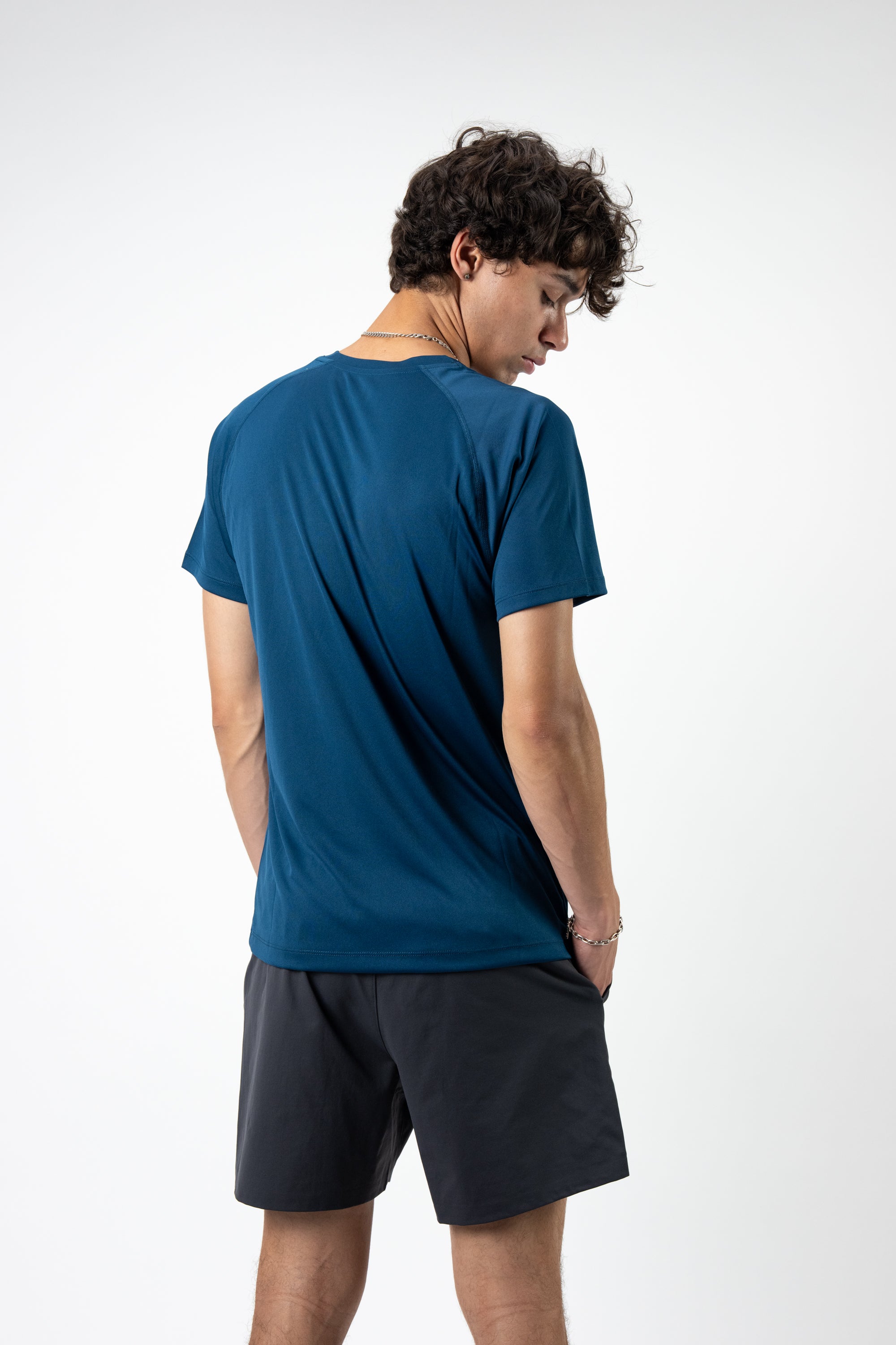 Model: Mateo, Size: Medium, Height” 6’1”/185cm