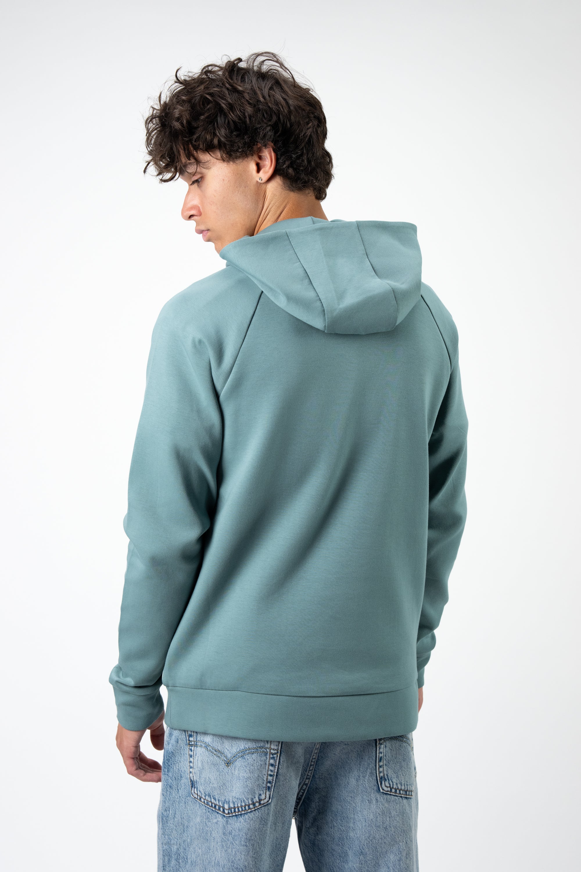 Model: Mateo, Size: Medium, Height” 6’1”/185cm