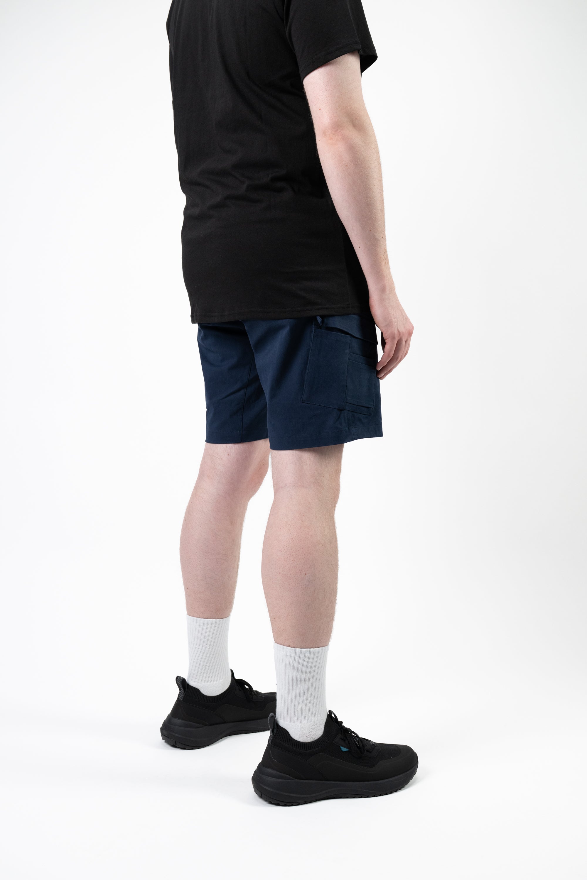 Model: Reece, Size: Regular 38”, Height: 6’3”/190cm