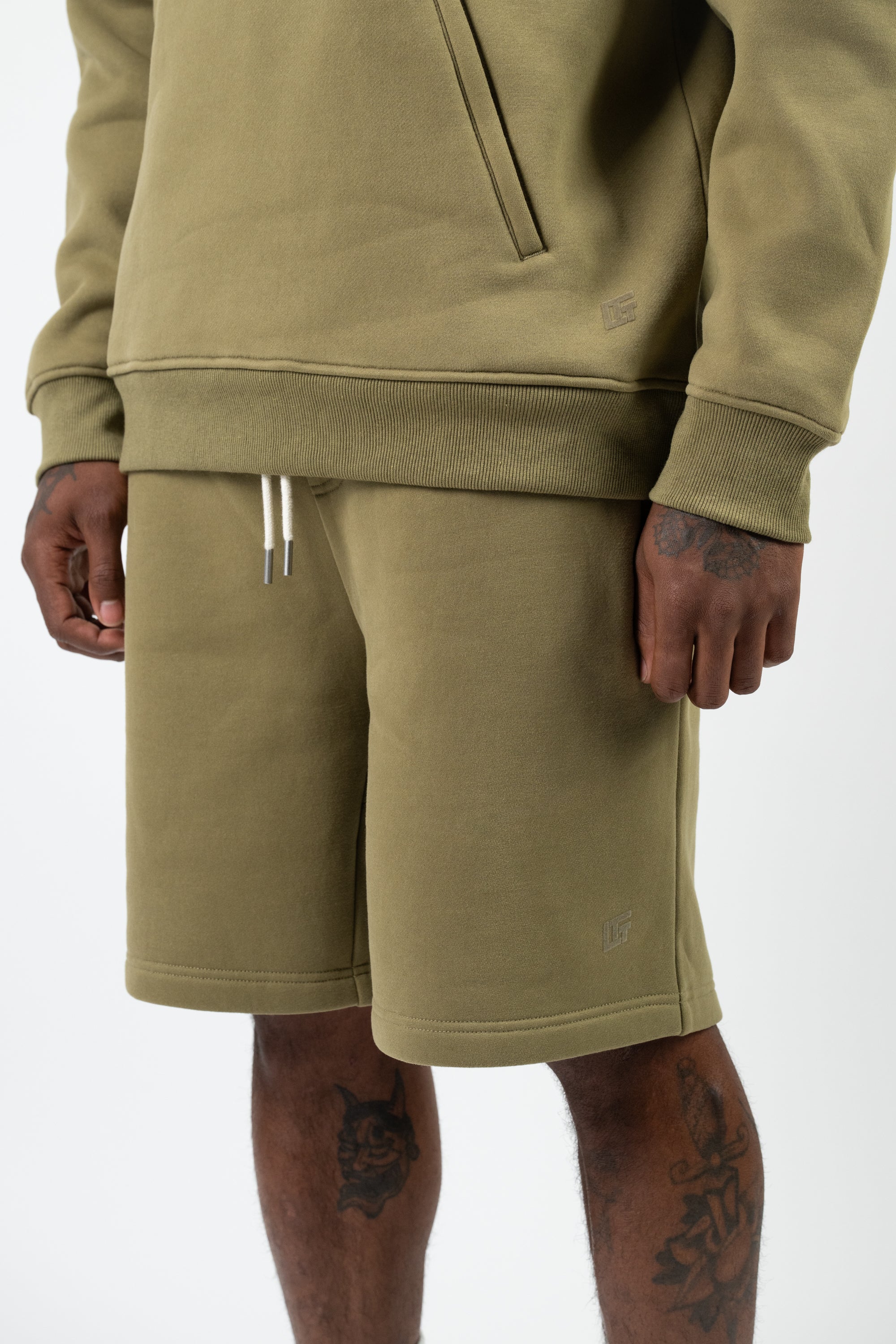Model: Will, Size: Medium, Height: 5’10”/179cm #color_olive