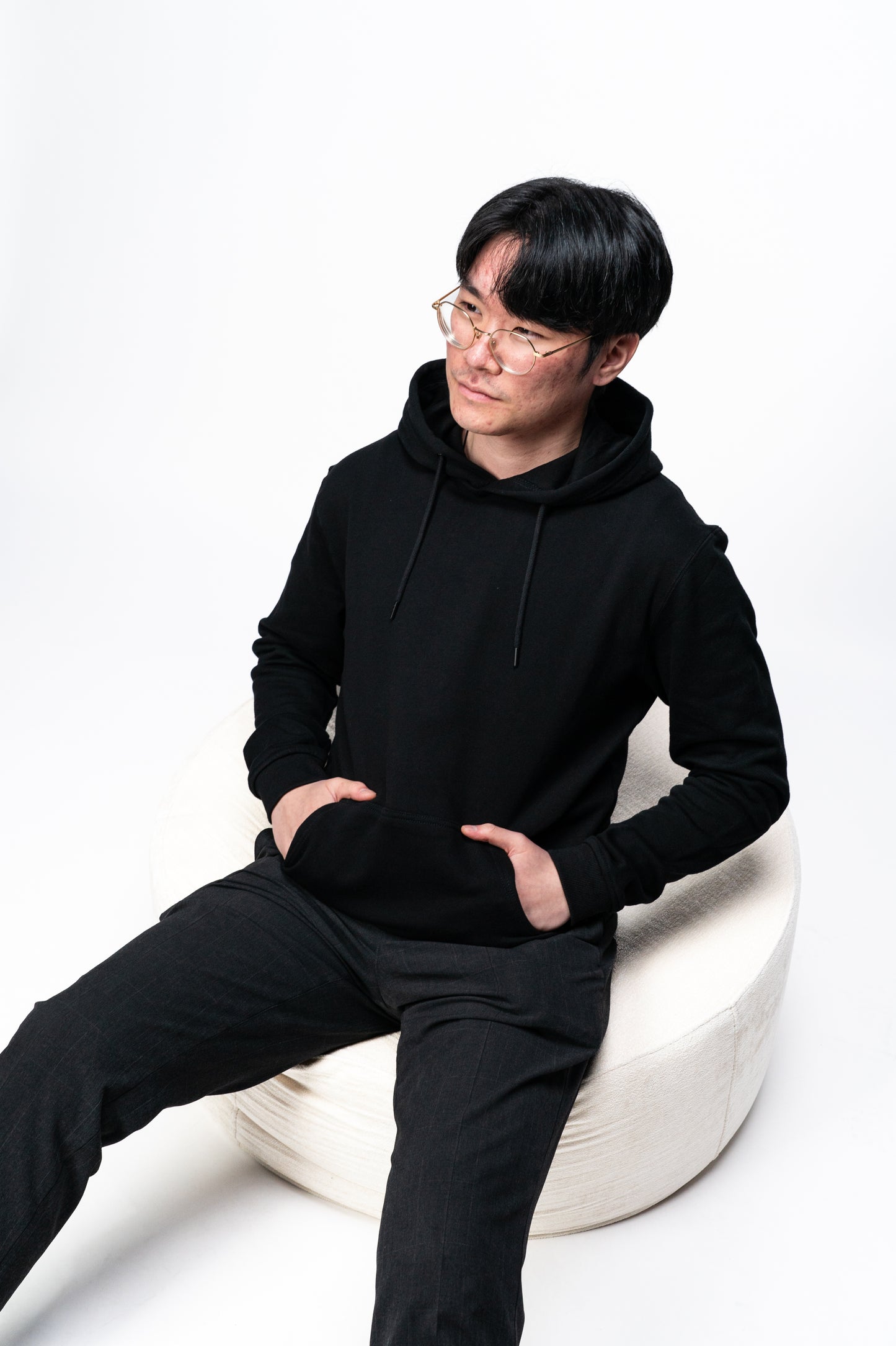 Model: Victor, Size: Medium, Height: 6’/183cm