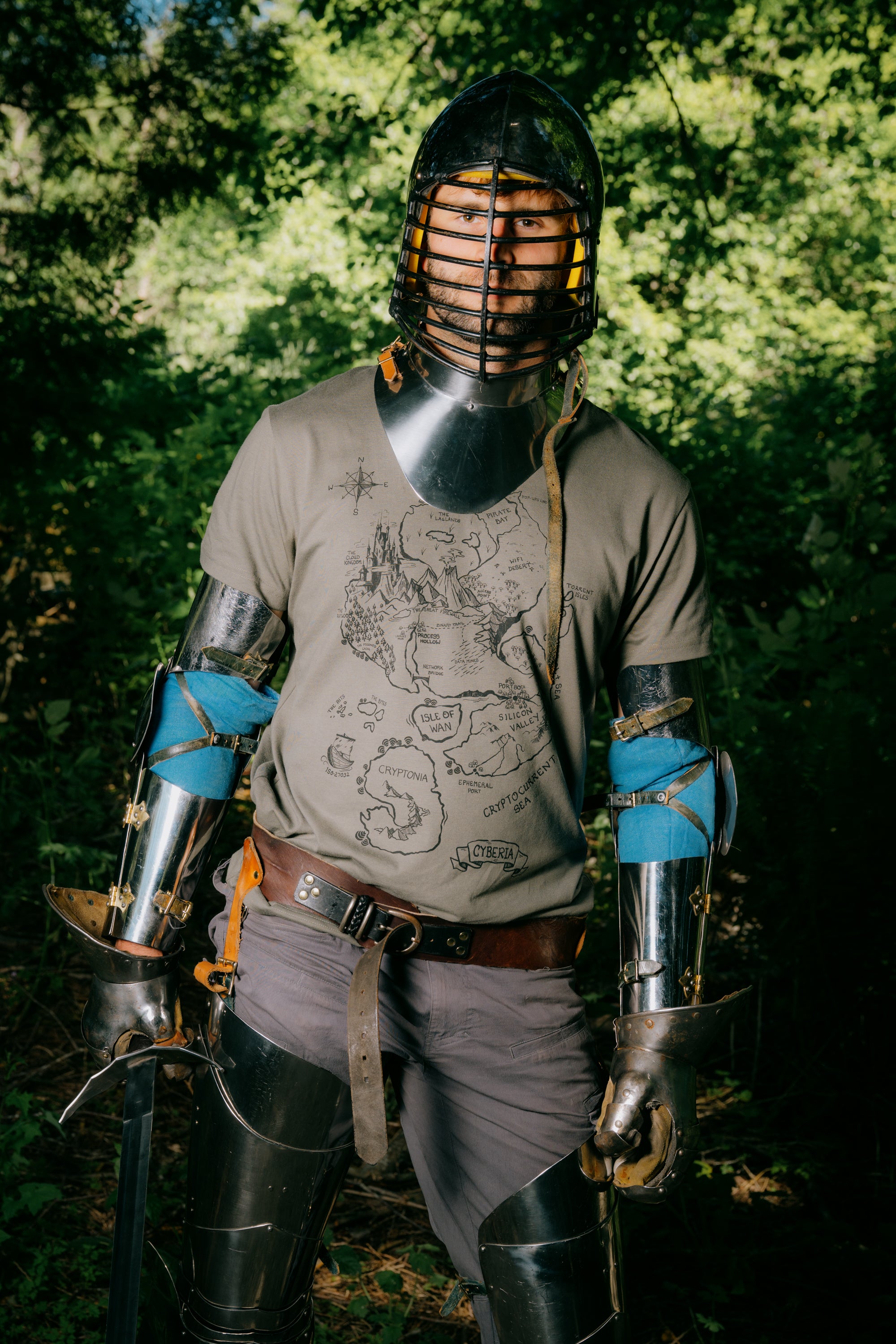 Model: Tynan, Size: Medium, Height: 6’4”/193cm #color_olive