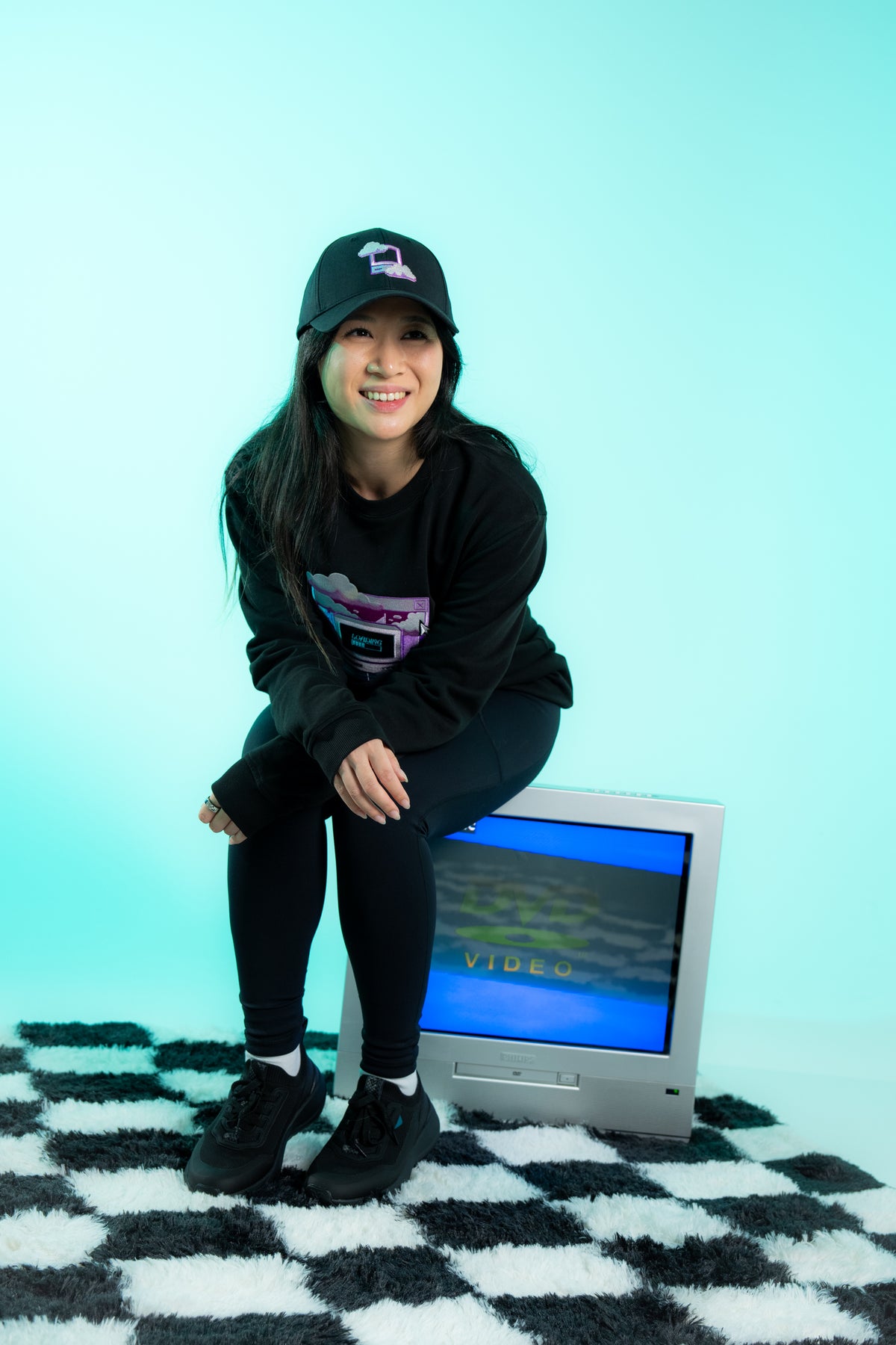 Model: Nicole Y, Hat Size: Medium, Height: 5'1"/155cm
