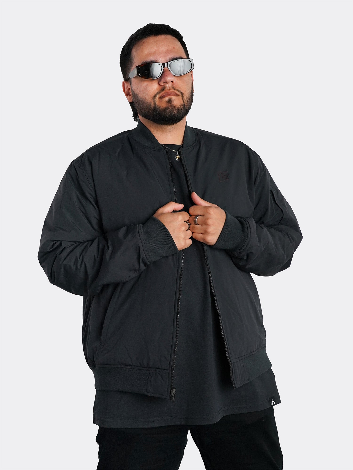 Model: Shahrad, Size: X-Large, Height: 5’11”/180cm