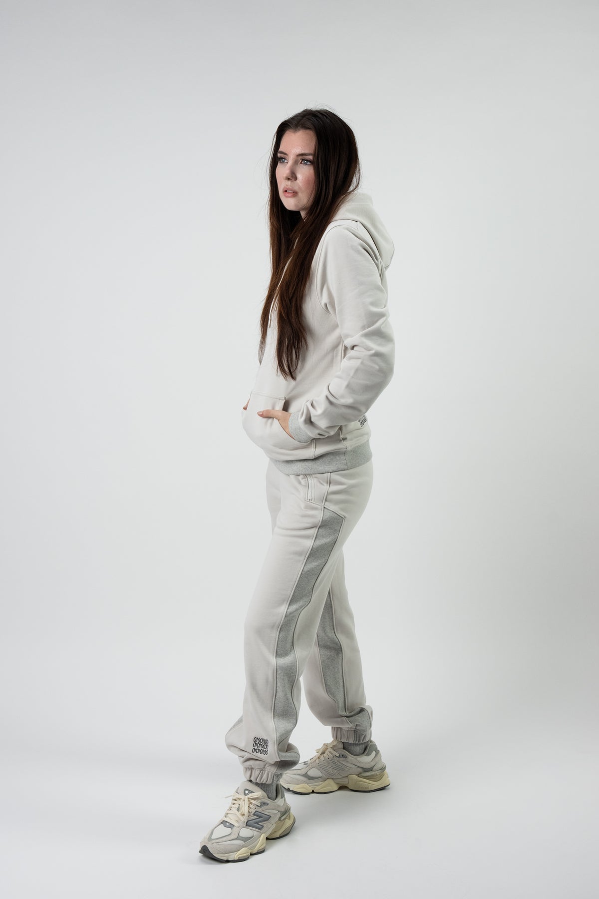 Model: Tatjana, Size: Small, Height: 5’7”/170cm #color_sand