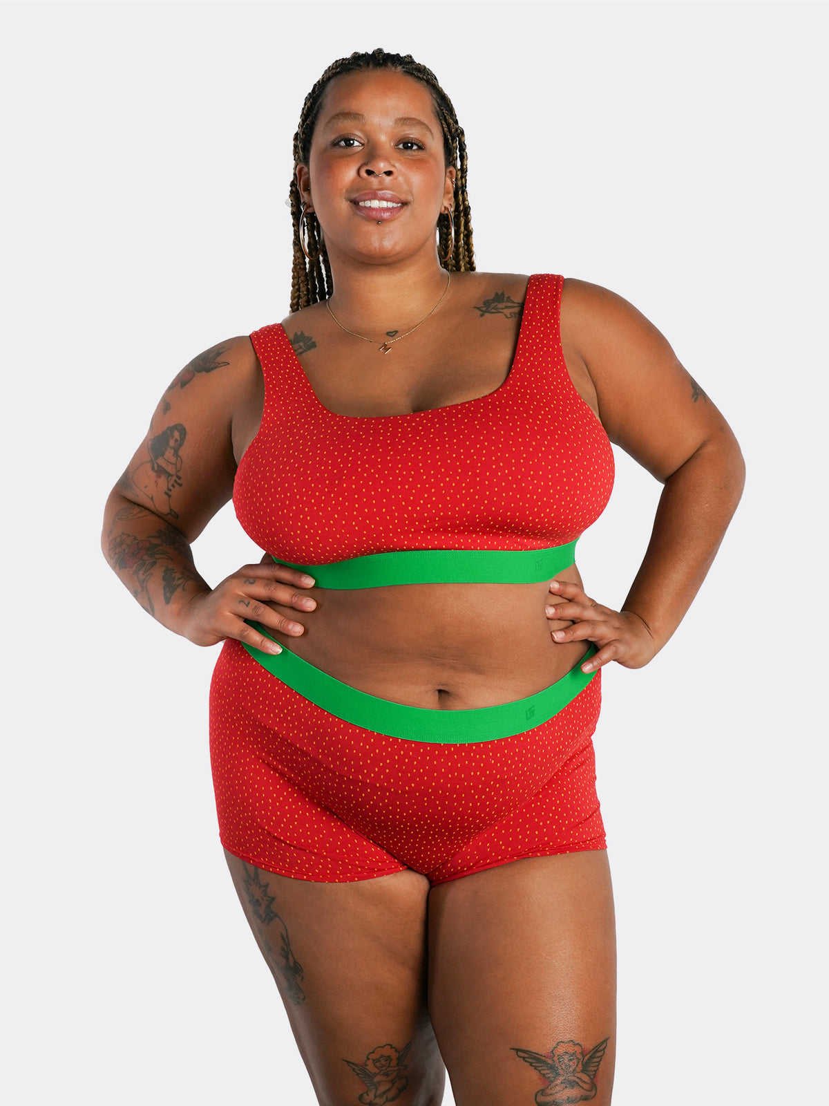 Model size: 2XL (top and bottom)