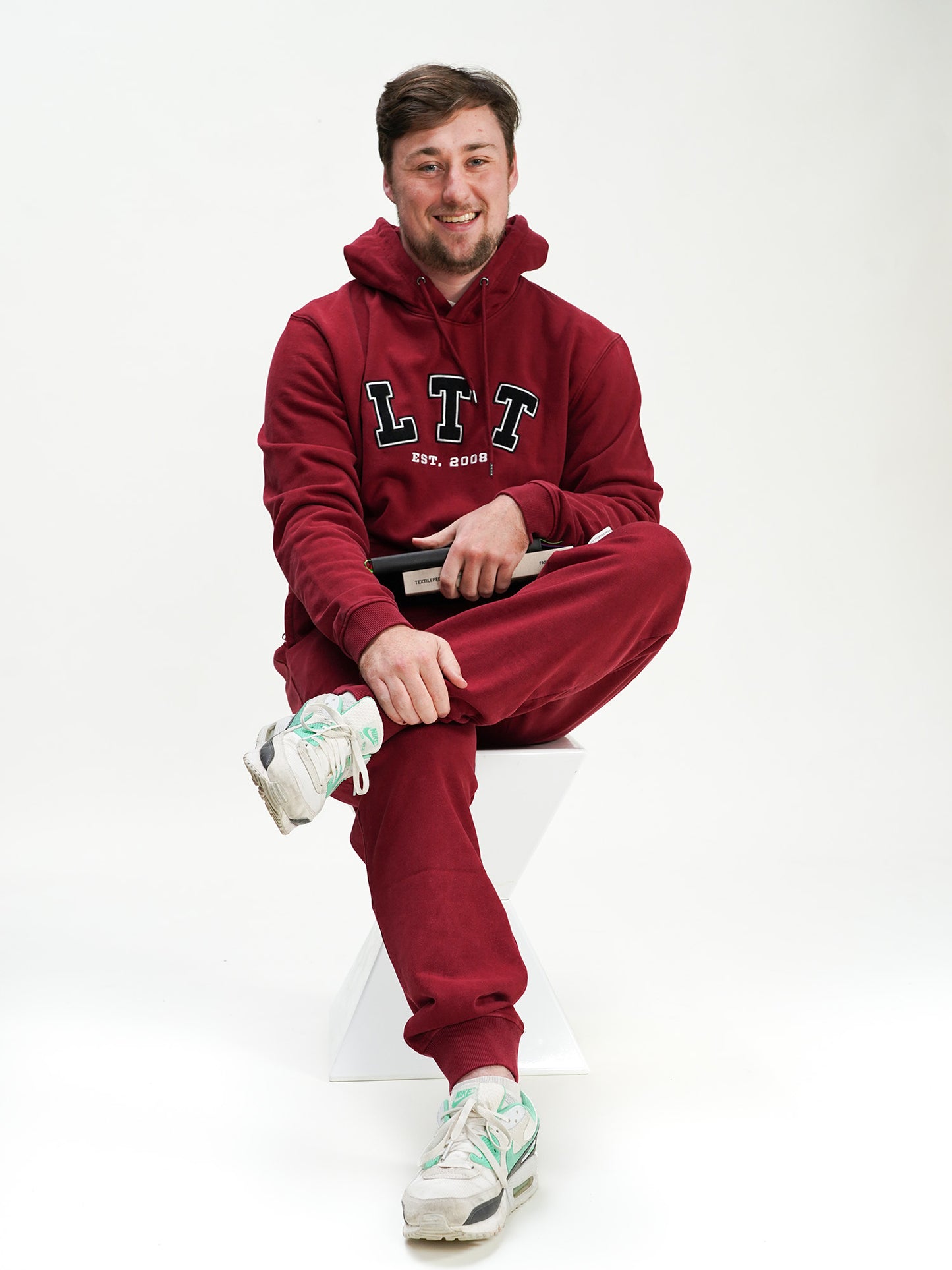 Model size: Large / Standard, Height: 5’9”/175cm