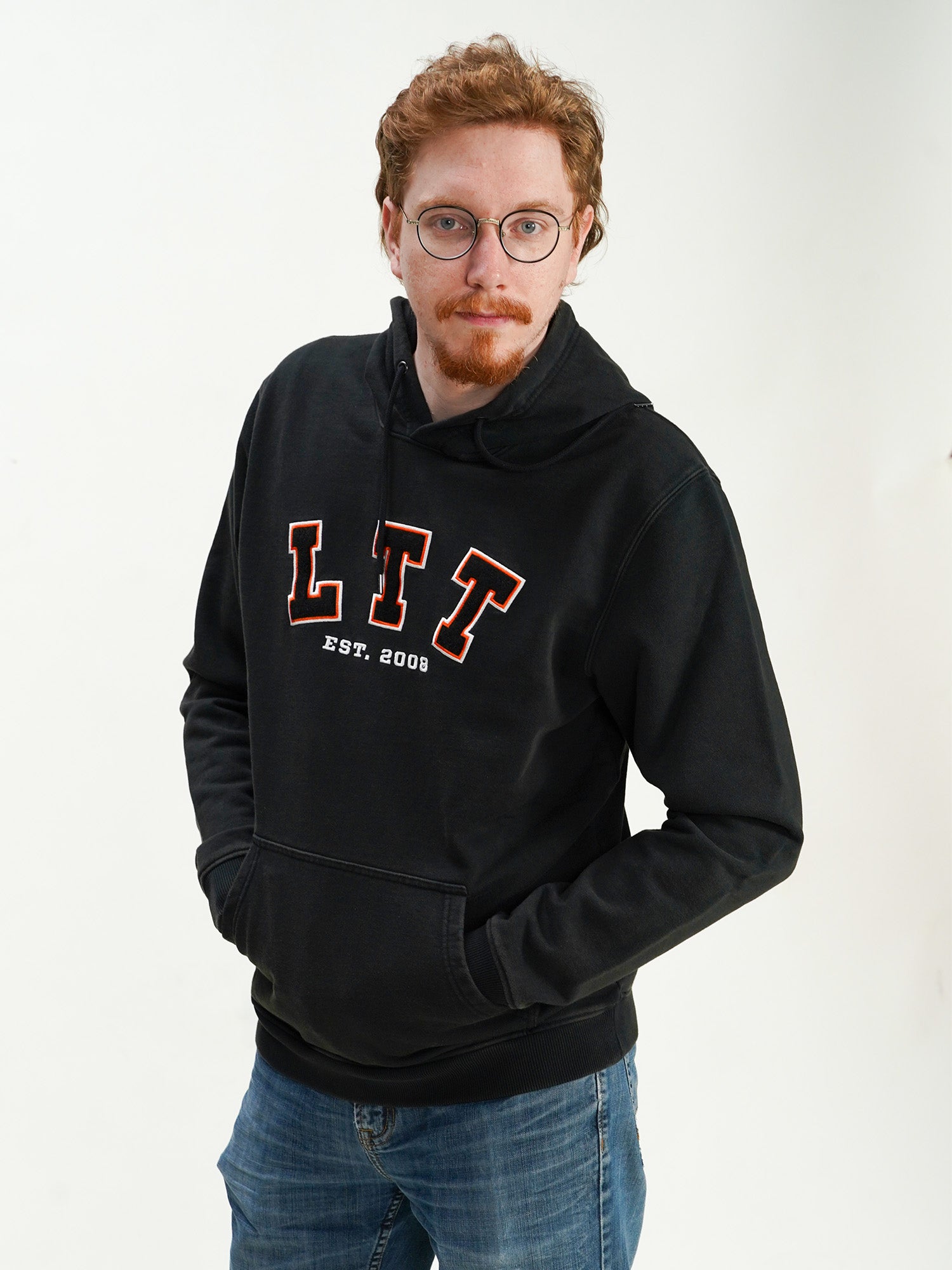 Model: Jonathan, Size: Medium, Height: 6’4”/193cm