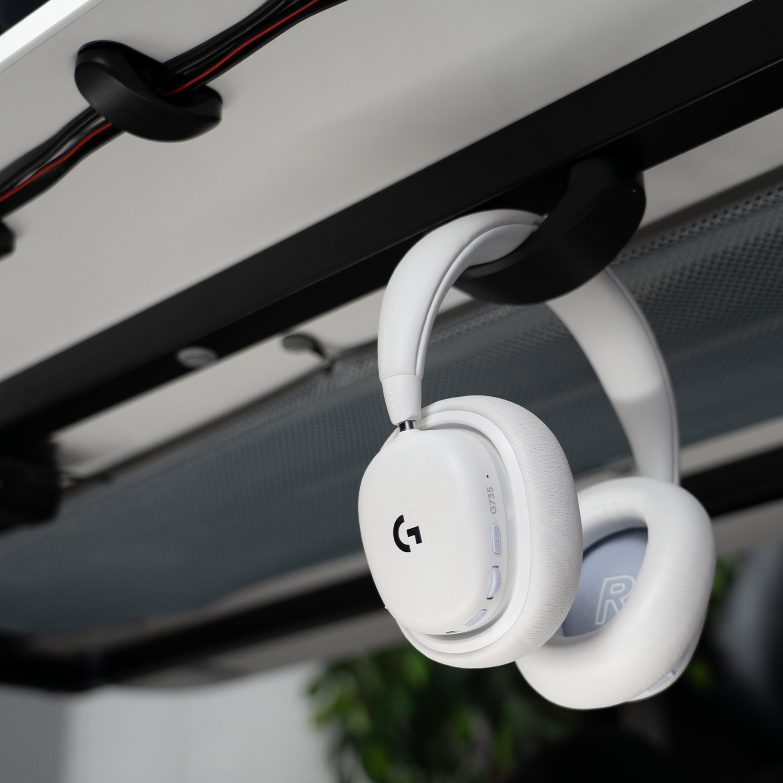 Magnetic Cable Management Arch Desk Solution