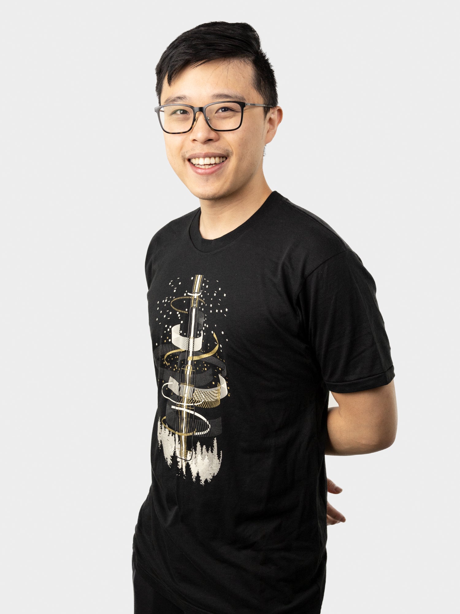 Model: Dennis, Size: Medium, Height: 5’7”/170cm