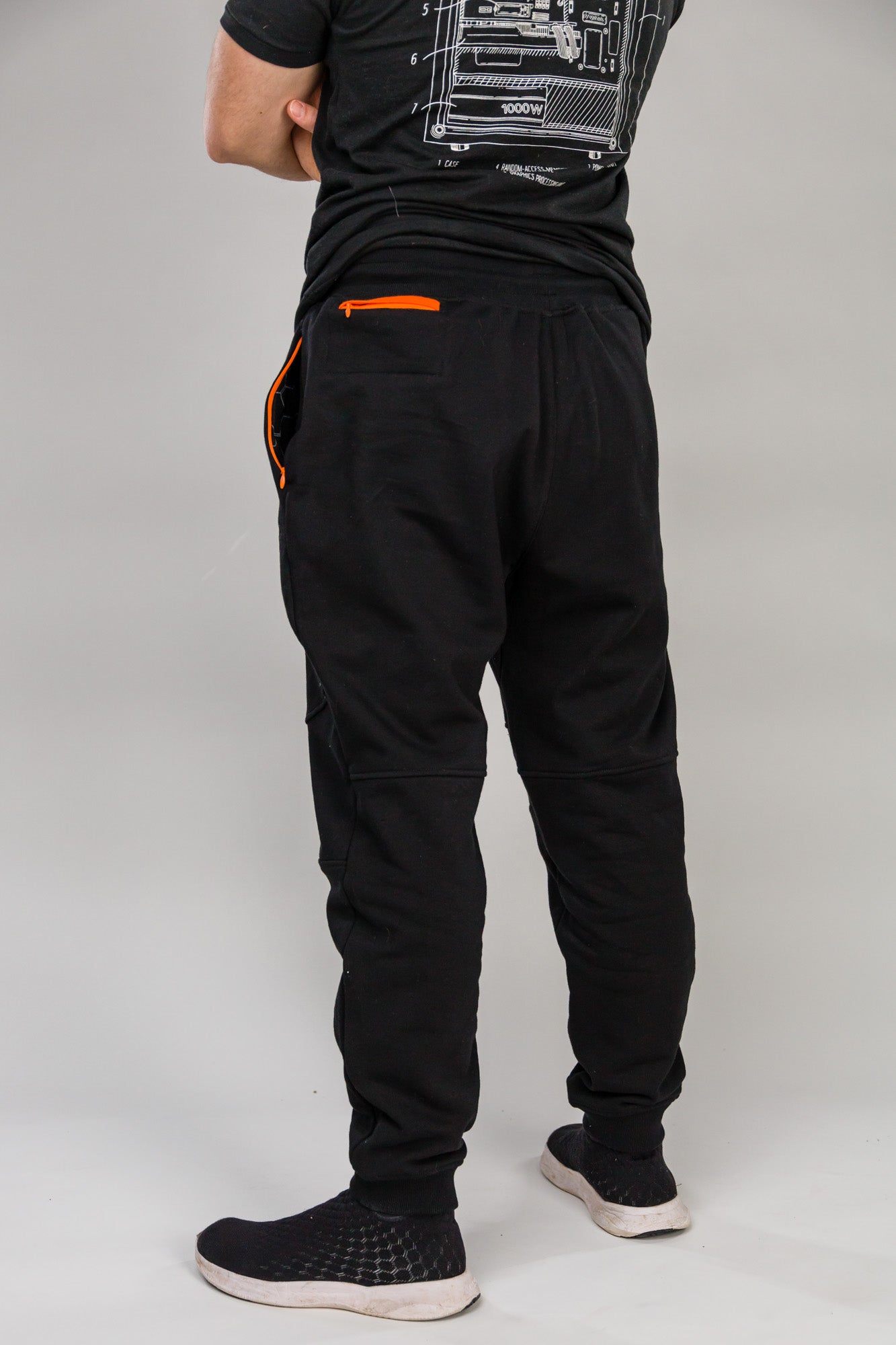 Model: James, Size: Medium / Mid-length, Height: 5’9”/175cm