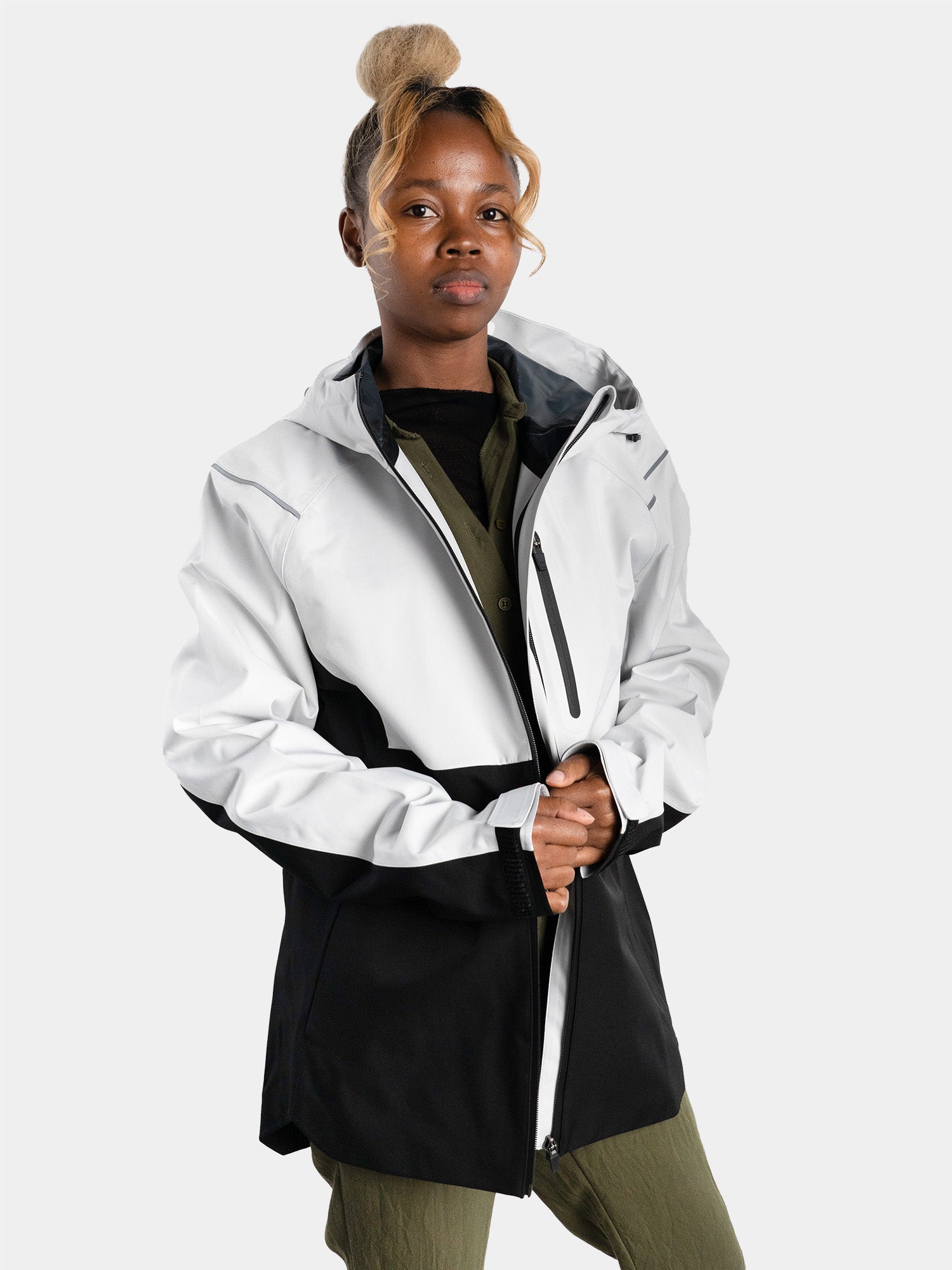 Model: Olamide, Size: Small, Height: 5’3”/160cm