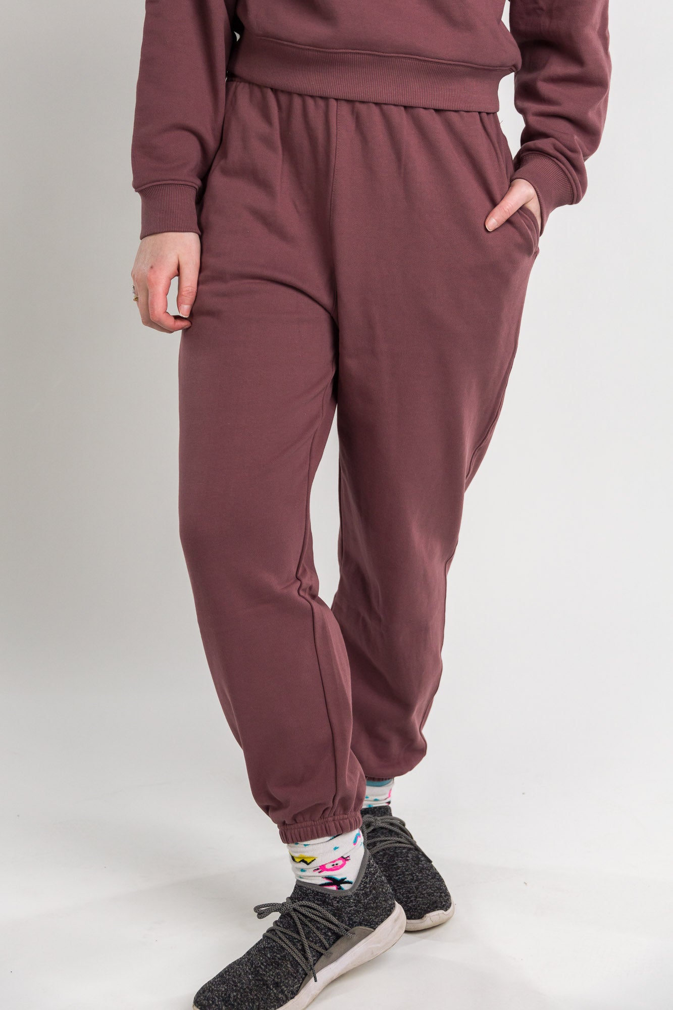 Model: Emily, Size: Medium, Height: 5’11”/180cm